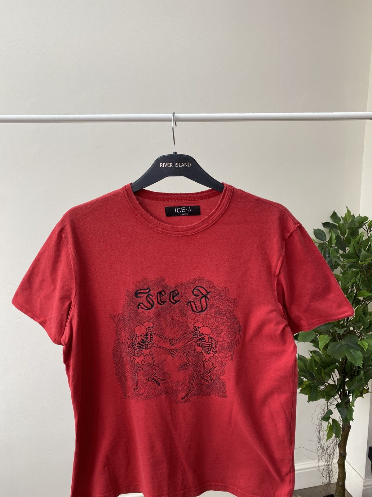 Iceberg × Vintage Vintage Iceberg Y2K red T-Shirt Size US M / EU 48-50 / 2 - 7 Thumbnail