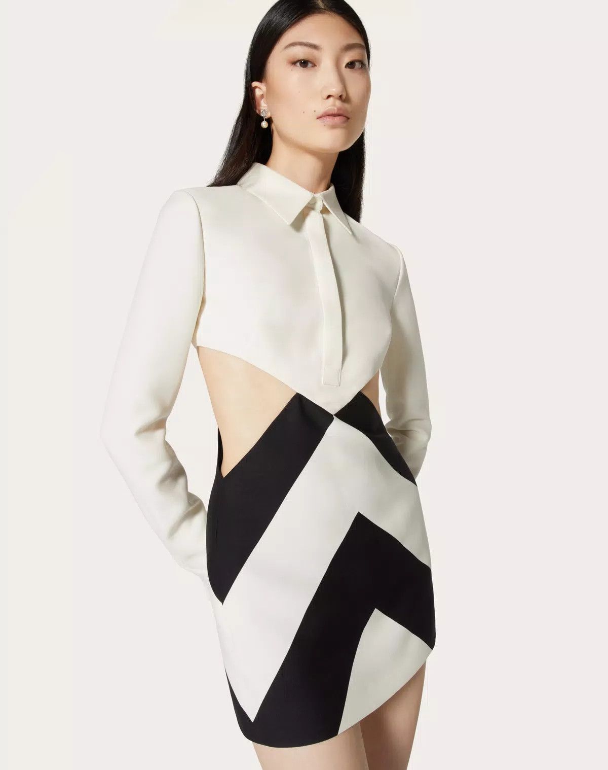 Valentino o1s1wg110625 Strhype Crepe Couture Short Dress in White Size XS / US 0-2 / IT 36-38 - 6 Thumbnail
