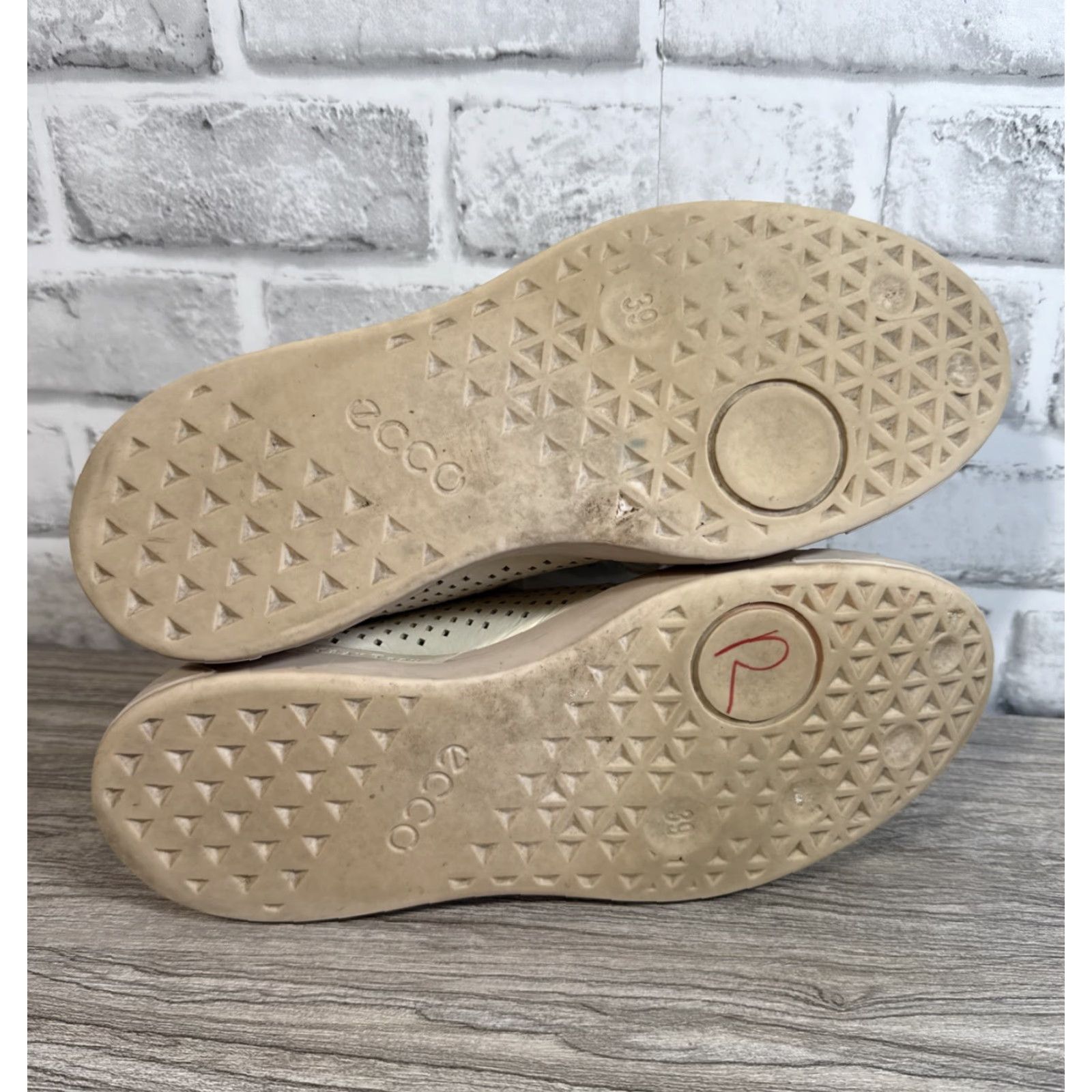 Ecco ECCO Street Tray Sneaker Women 8.5 US 39 EU Tan Leather Perforated Lightweight Cushioned Athletic Low Top Shoes Size US 9 / IT 39 - 6 Thumbnail
