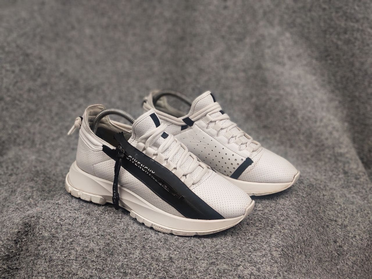 Givenchy Givenchy spectre runner sneakers leather Logo Zip Shoes Size US 8.5 / IT 38.5 - 4 Thumbnail
