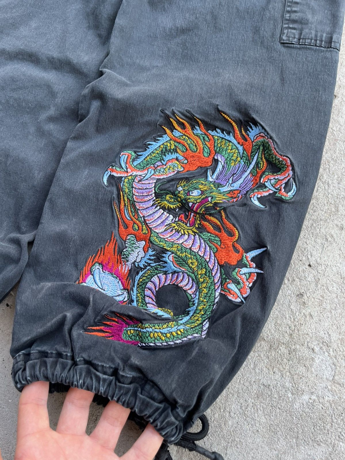 Ed Hardy Ed Hardy x Urban Outfitters Big Logo Cargo Parachute Pants Size 27" / US 4 / IT 40 - 16 Thumbnail