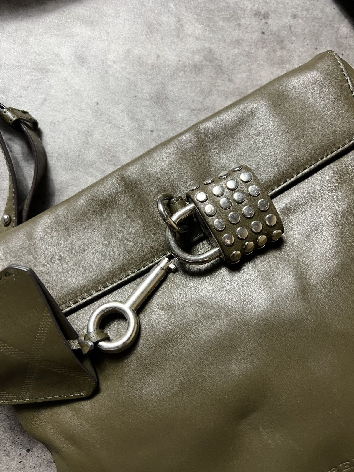 Burberry Burberry Studded Padlock Messenager crossbody bag Size ONE SIZE - 6 Thumbnail