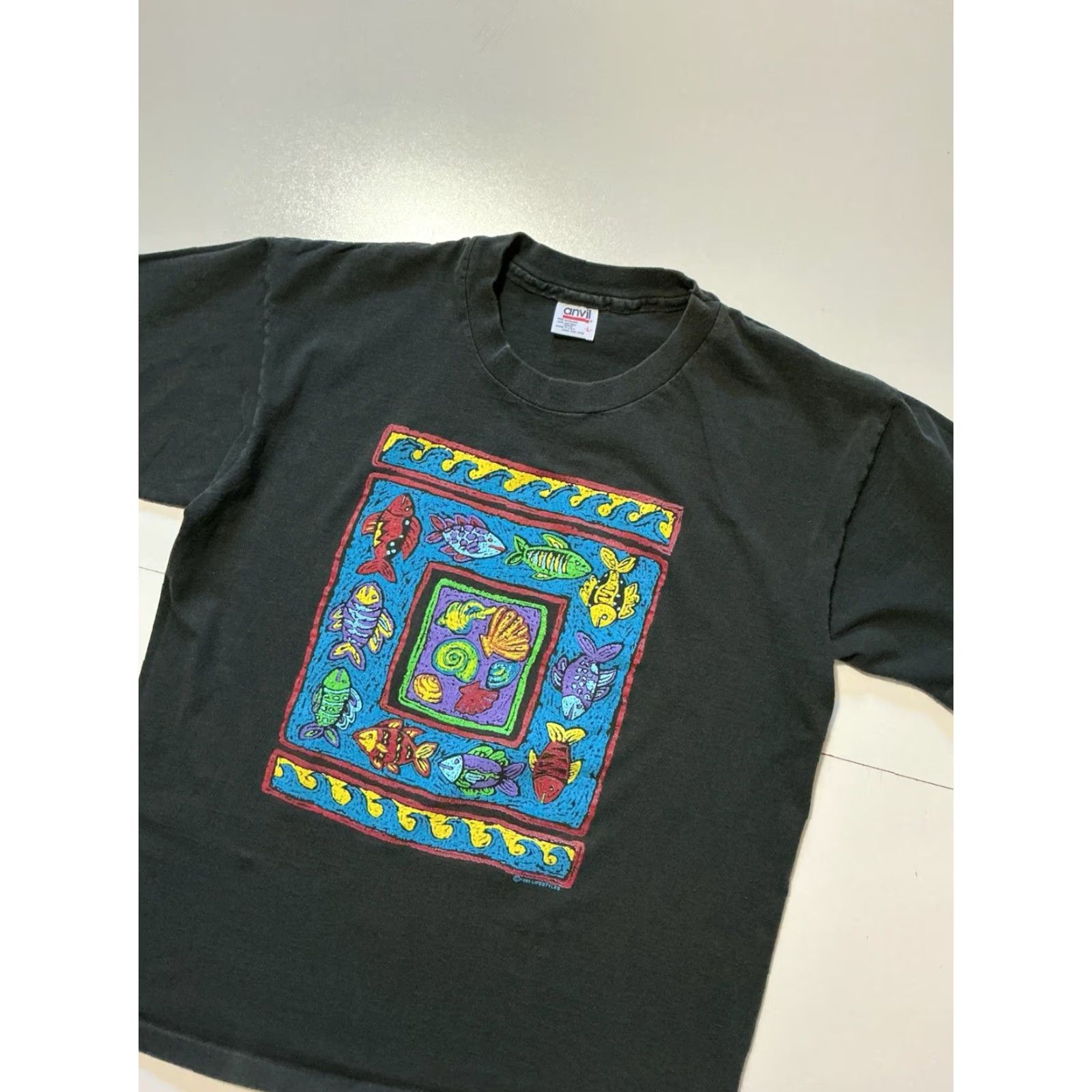 Anvil VINTAGE 1990s Lifestyles Fish Seashells Sea Ocean Nature Graphic Black T-Shirt LG Mens Size US L / EU 52-54 / 3 - 3 Thumbnail