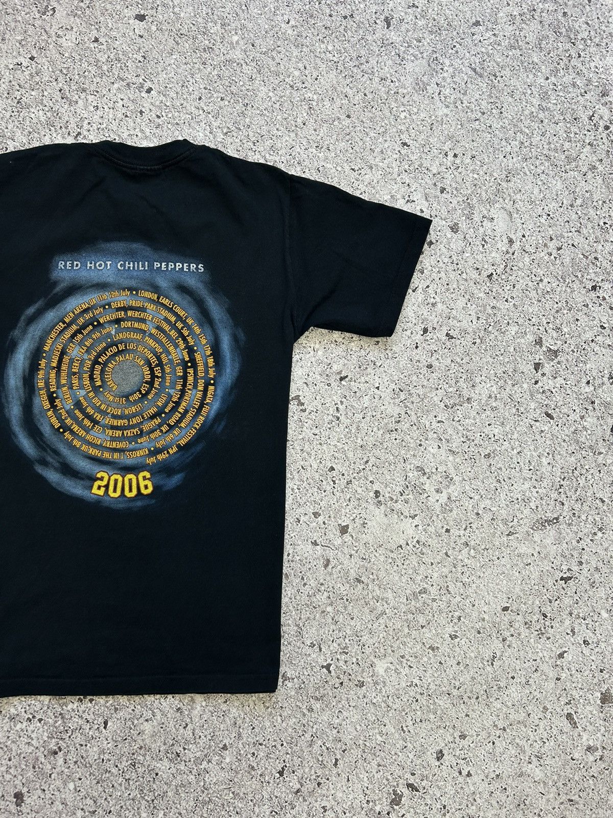 Band Tees × Vintage VTG 2006 Red Hot Chilli Peppers Tour Stadium Arcadium Tee Size US S / EU 44-46 / 1 - 8 Thumbnail