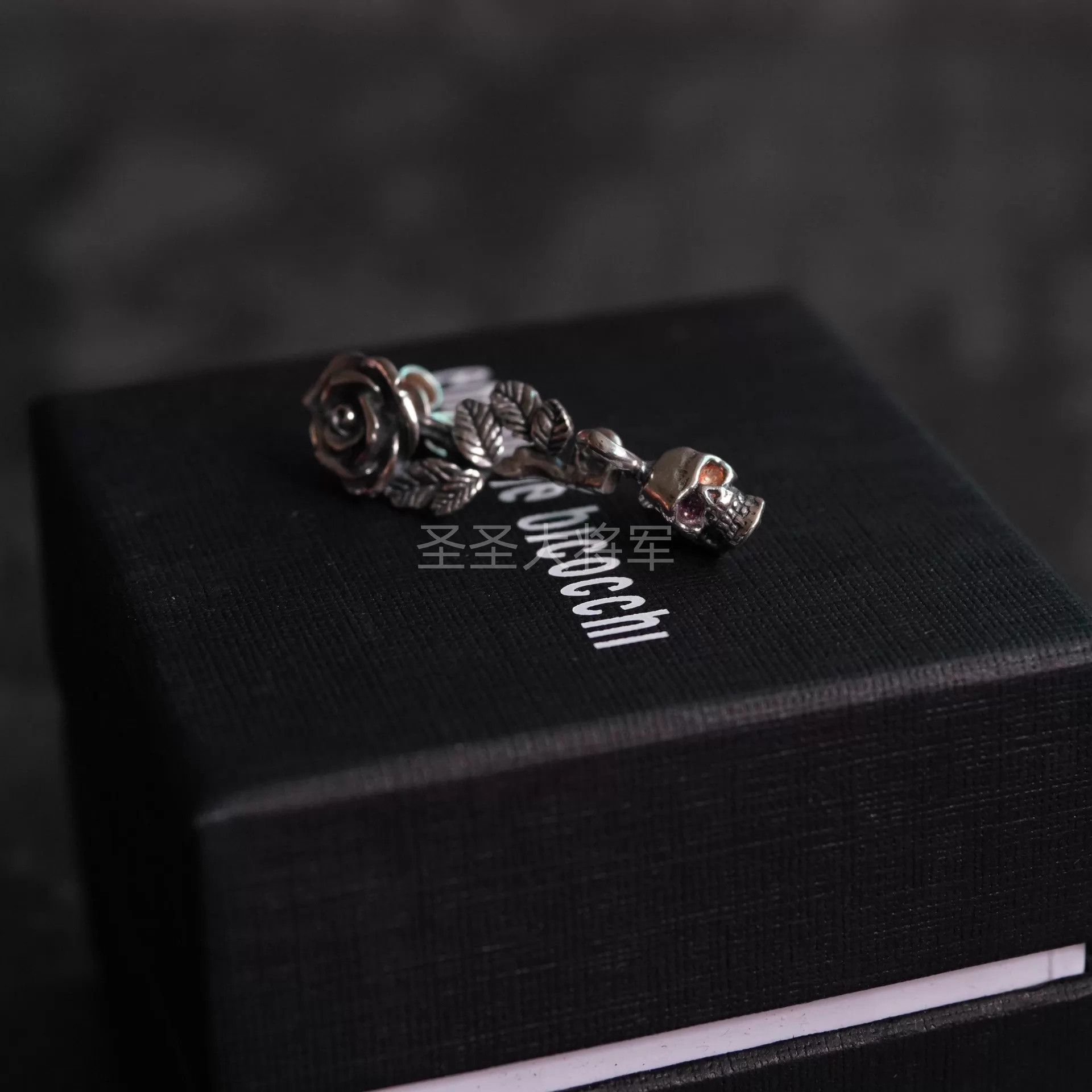 Emanuele Bicocchi Emanuele Bicocchi Dark Skull Rose Earrings Size ONE SIZE - 3 Thumbnail