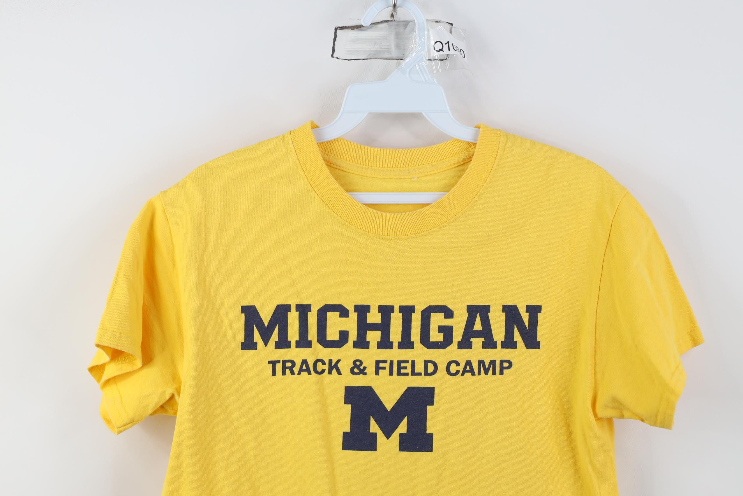 Vintage Y2K University of Michigan Track and Field Camp T-Shirt Size M / US 6-8 / IT 42-44 - 2 Thumbnail