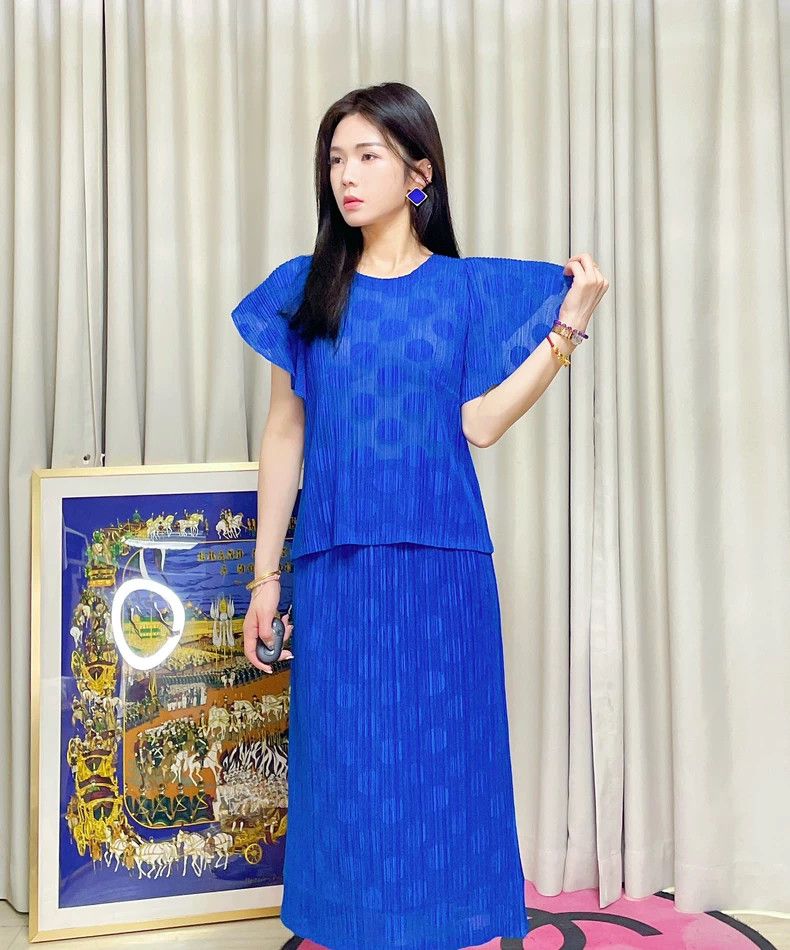 Issey Miyake size:1 A deep blue polka dot dress with mesh