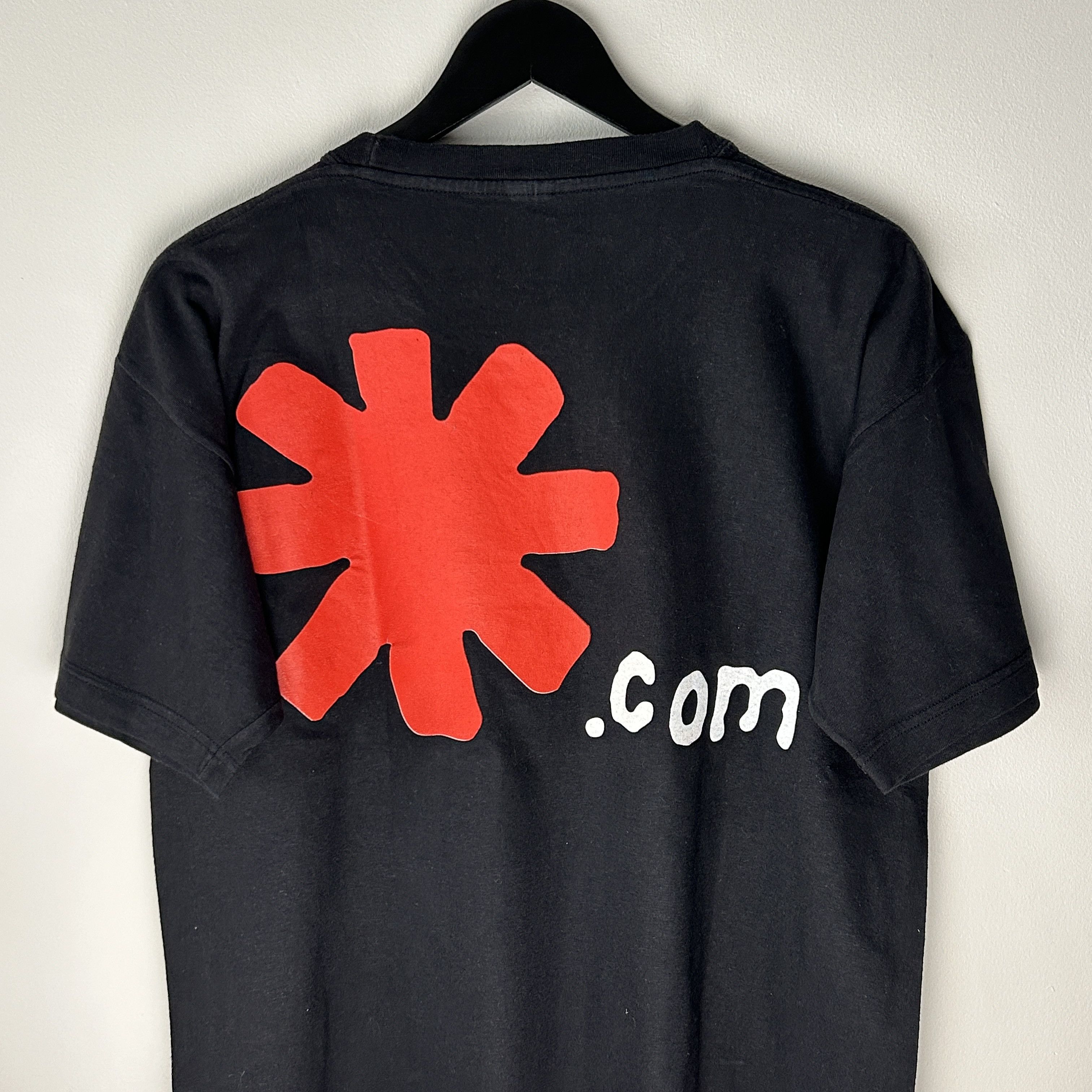 Band Tees Vintage Red Hot Chili Peppers By The Way 2002 Band T-shirt Size US L / EU 52-54 / 3 - 4 Thumbnail