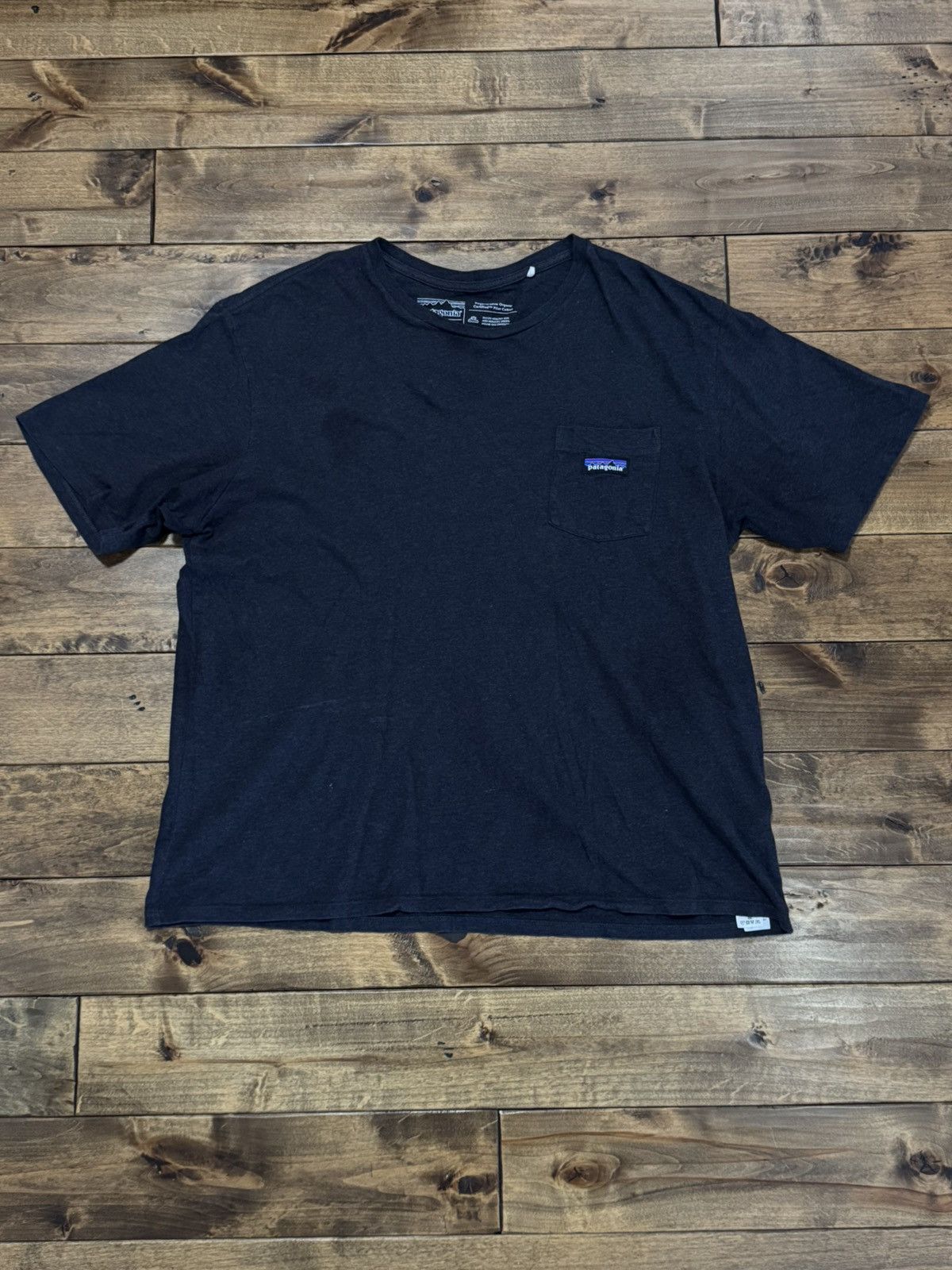 Patagonia Patagonia P-6 Logo Pocket Tee Black Size L Organic Cotton Size US L / EU 52-54 / 3 - 1 Thumbnail