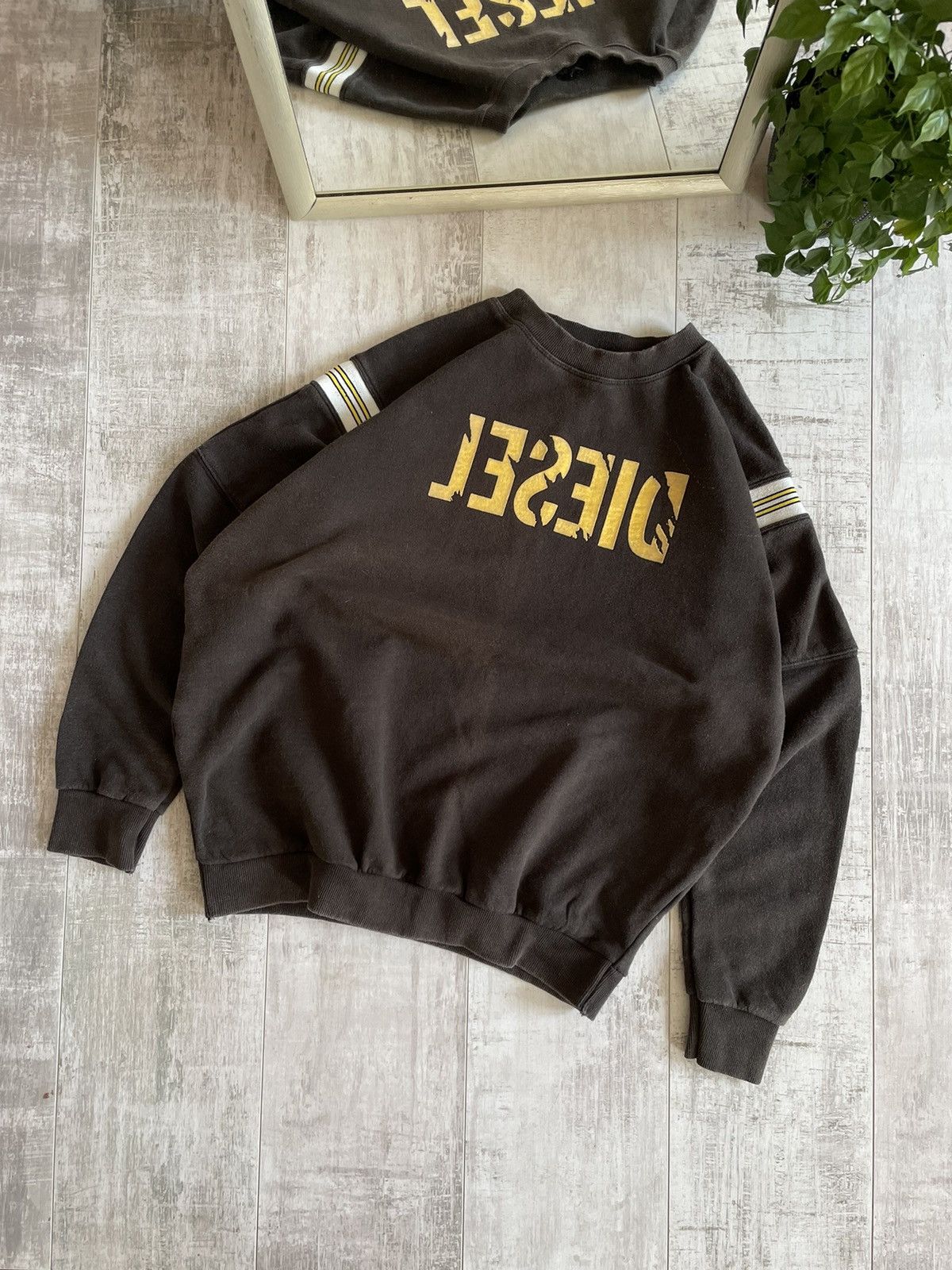 Diesel × Vintage Vintage Diesel Y2K Fade Sun Sweatshirt 90’s Velure Logo RARE Size US M / EU 48-50 / 2 - 1 Thumbnail