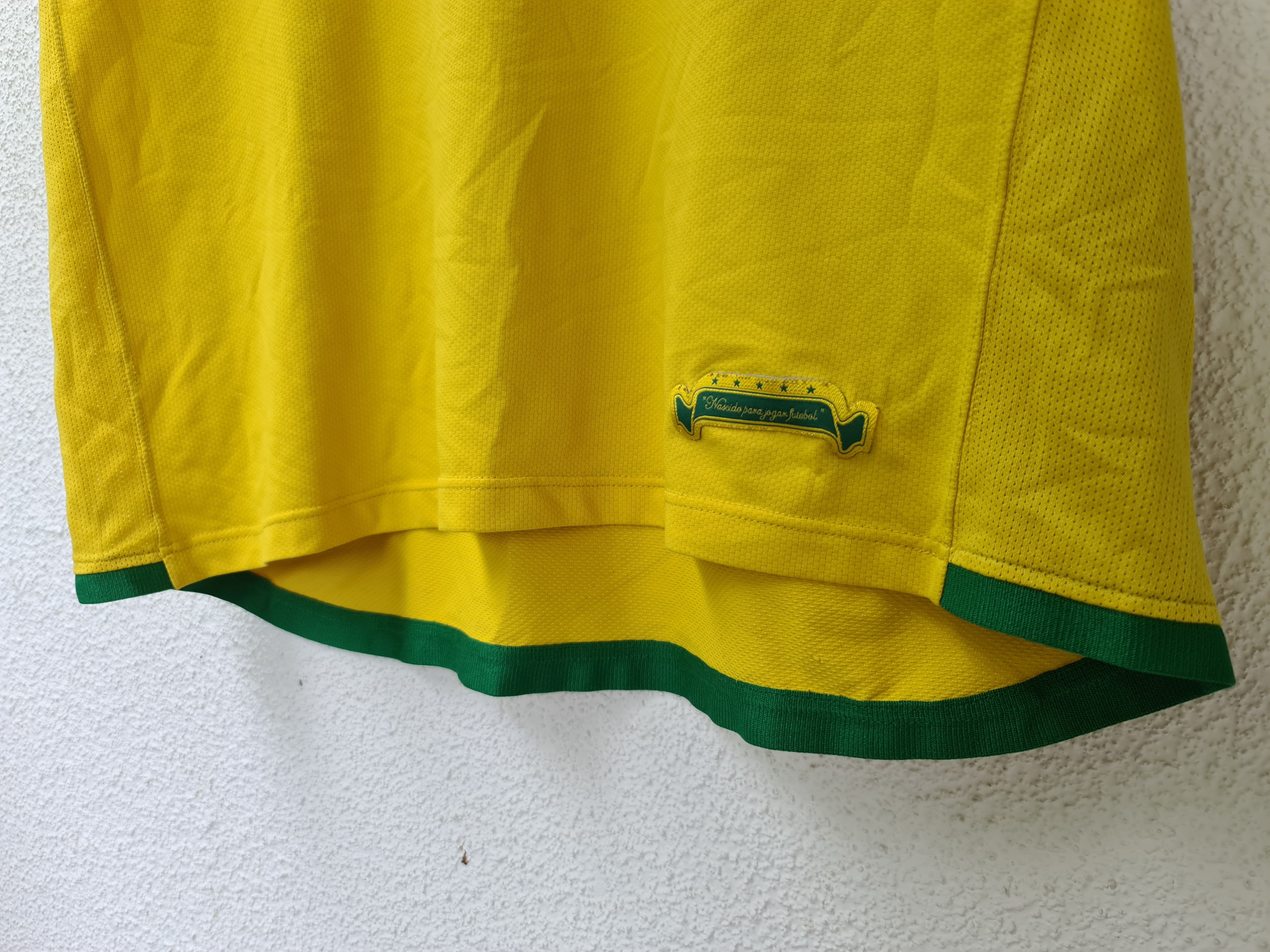 Nike Brazil Home football tshirt 2006 Soccer Nike Soccer Jersey Size US L / EU 52-54 / 3 - 4 Thumbnail