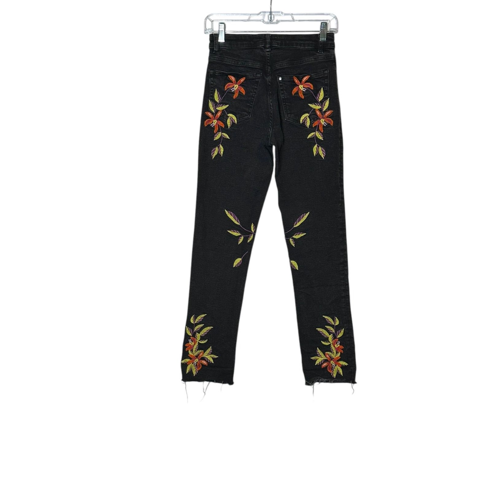 H&M H&M black floral embroidered high rise jeans size 4 Size 27" / US 4 / IT 40 - 11 Thumbnail