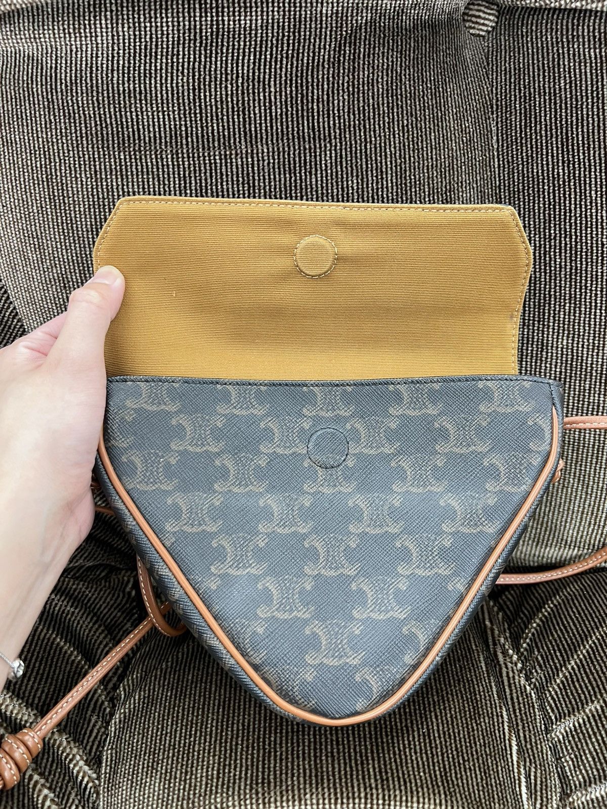 Celine Celine Triomphe Triangle Bag in Brown Size ONE SIZE - 4 Thumbnail