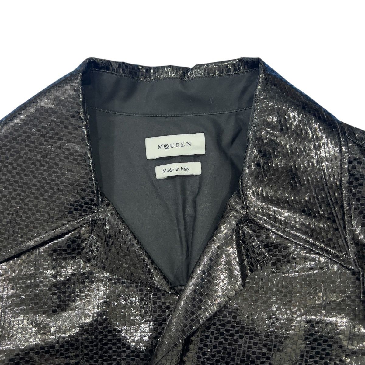 Alexander McQueen Alexander McQueen Glossy Embossed Short Sleeve Shirts Size US L / EU 52-54 / 3 - 2 Thumbnail