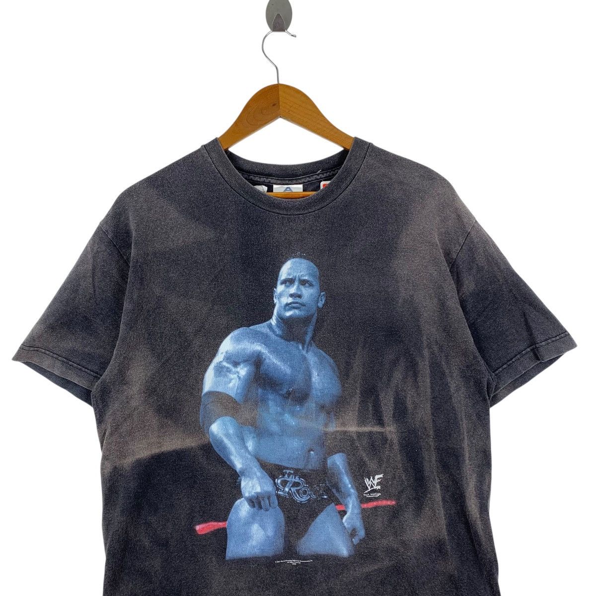 Vintage Vintage Sunfaded Y2K THE ROCK WWF Johnson Rocky TShirt Size US L / EU 52-54 / 3 - 2 Thumbnail
