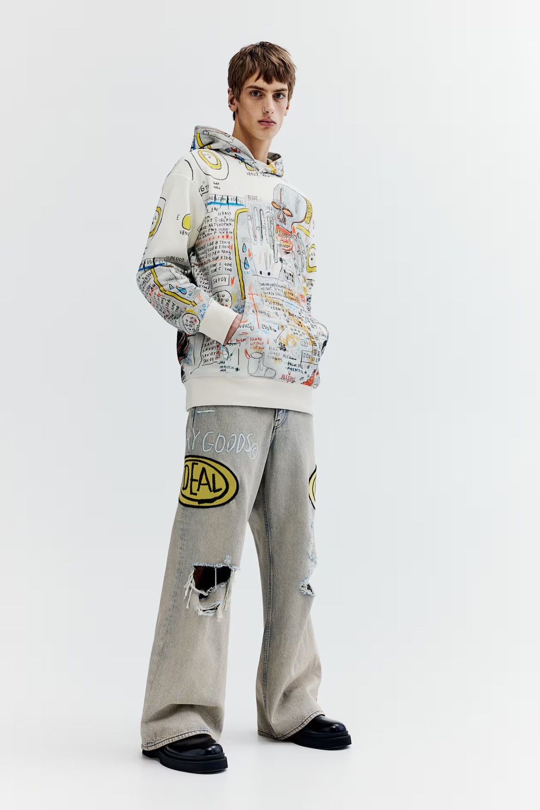 H&M × Jean-Michel Basquiat × Who Decides War WHO DECIDES WAR x BASQUIAT x H&M RELAXED FIT COTTON HOODIE Size US S / EU 44-46 / 1 - 4 Thumbnail