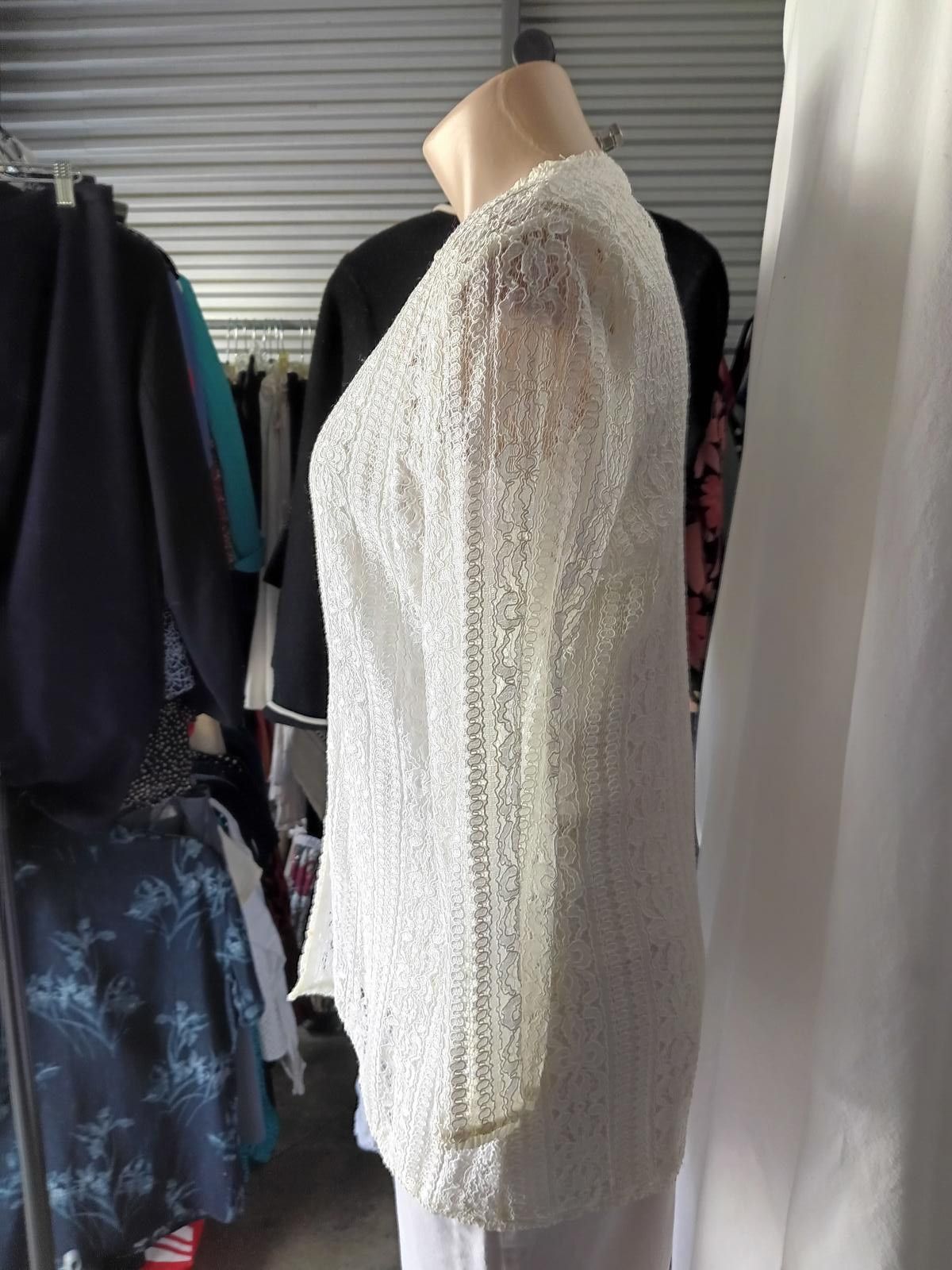 Designer Liz Claiborne Elegant Lace Top Size M / US 6-8 / IT 42-44 - 2 Thumbnail