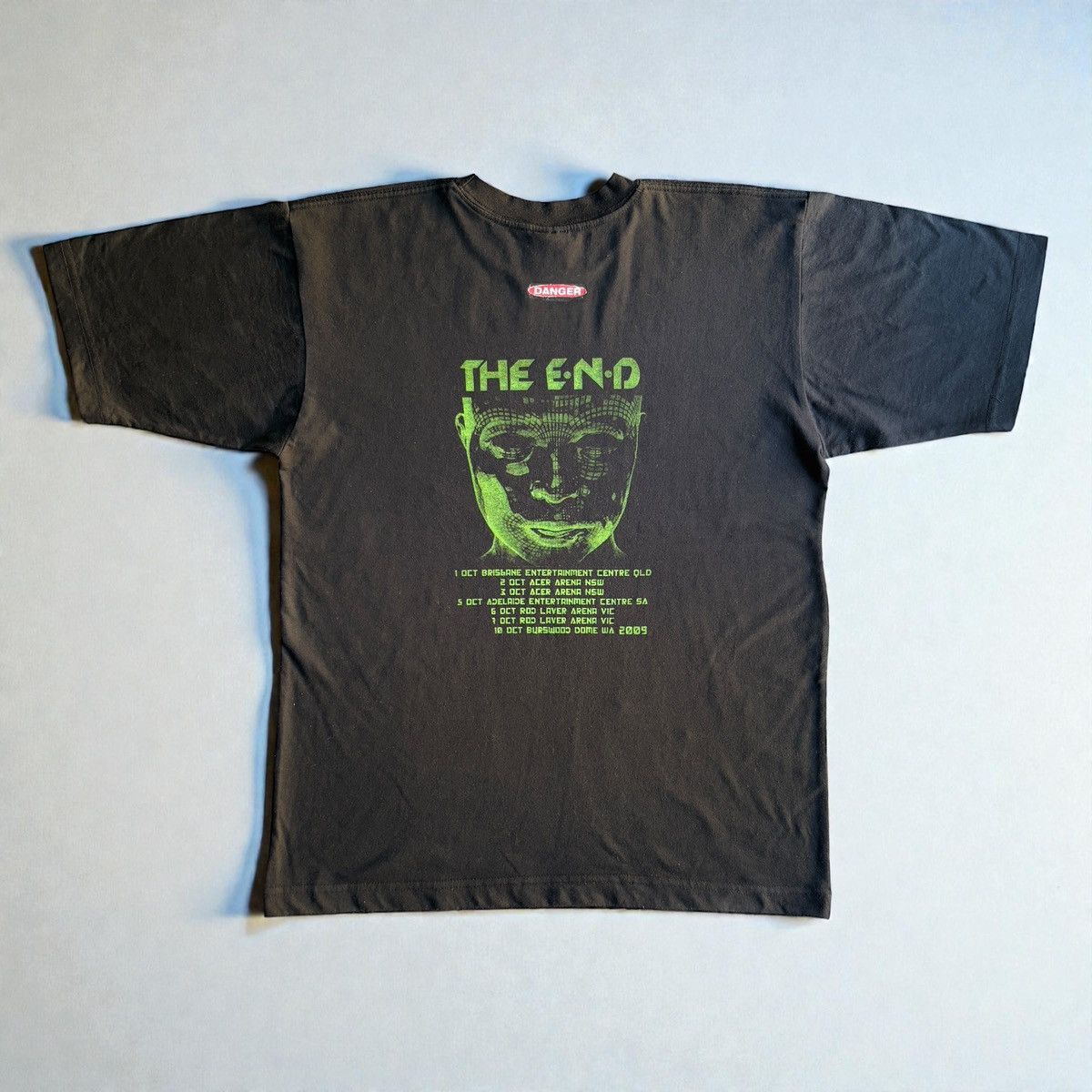 Band Tees Vintage Band/Group Tee - The Black Eyed Peas The End Tour Size US M / EU 48-50 / 2 - 4 Thumbnail