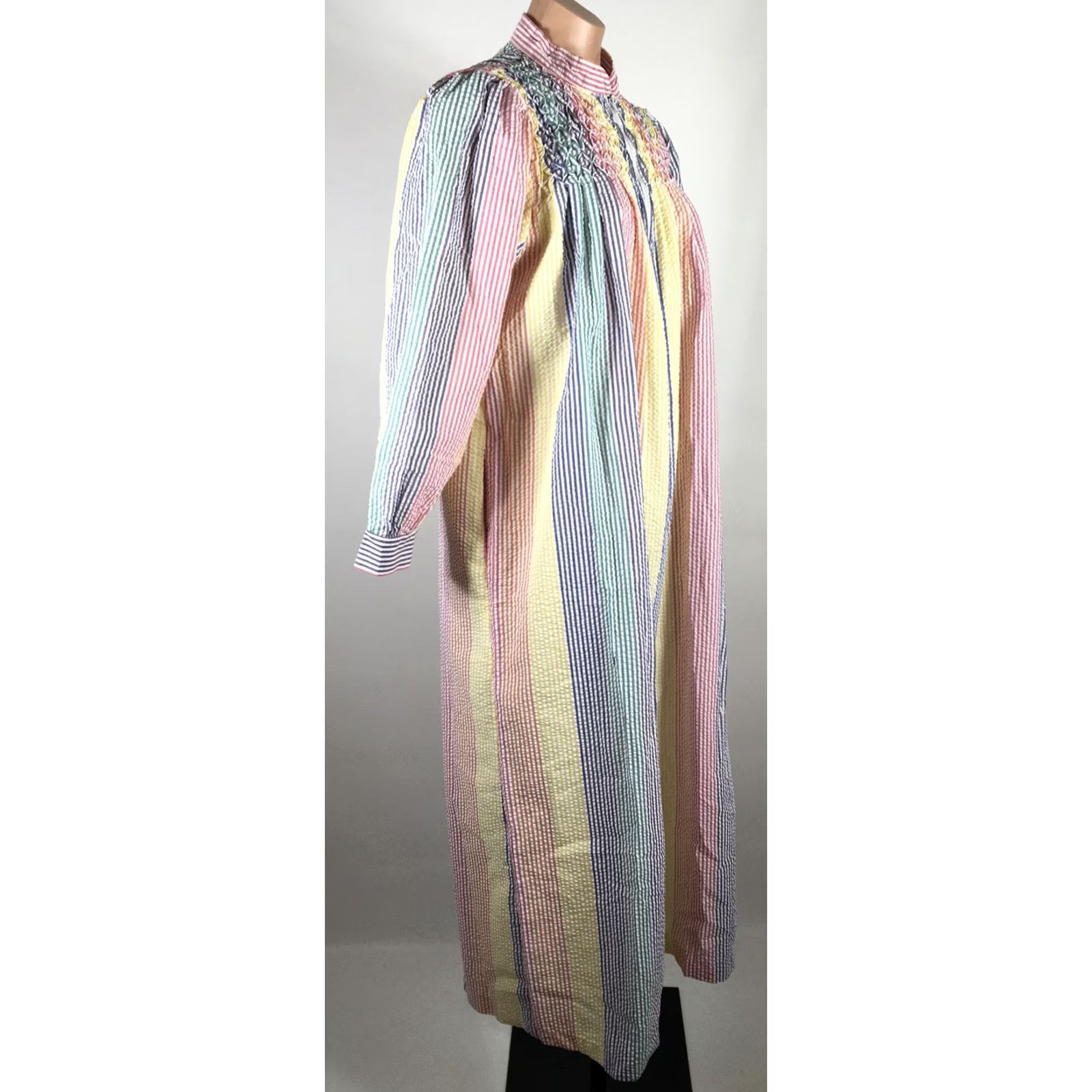 Vintage VINTAGE Saybury Seersucker Zipper Smocked Pastel Stripe House Dress M/L 80s 90s Women’s Pink Blue Yellow Green Cotton/Polyester Mid Century Size M / US 6-8 / IT 42-44 - 4 Thumbnail