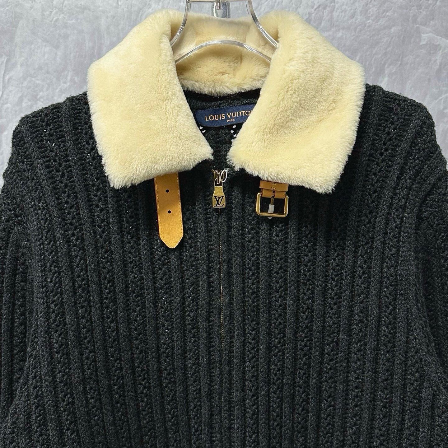 Louis Vuitton Louis Vuitton SS26 Wool Knit Fur Collar Coat L Size US L / EU 52-54 / 3 - 2 Thumbnail