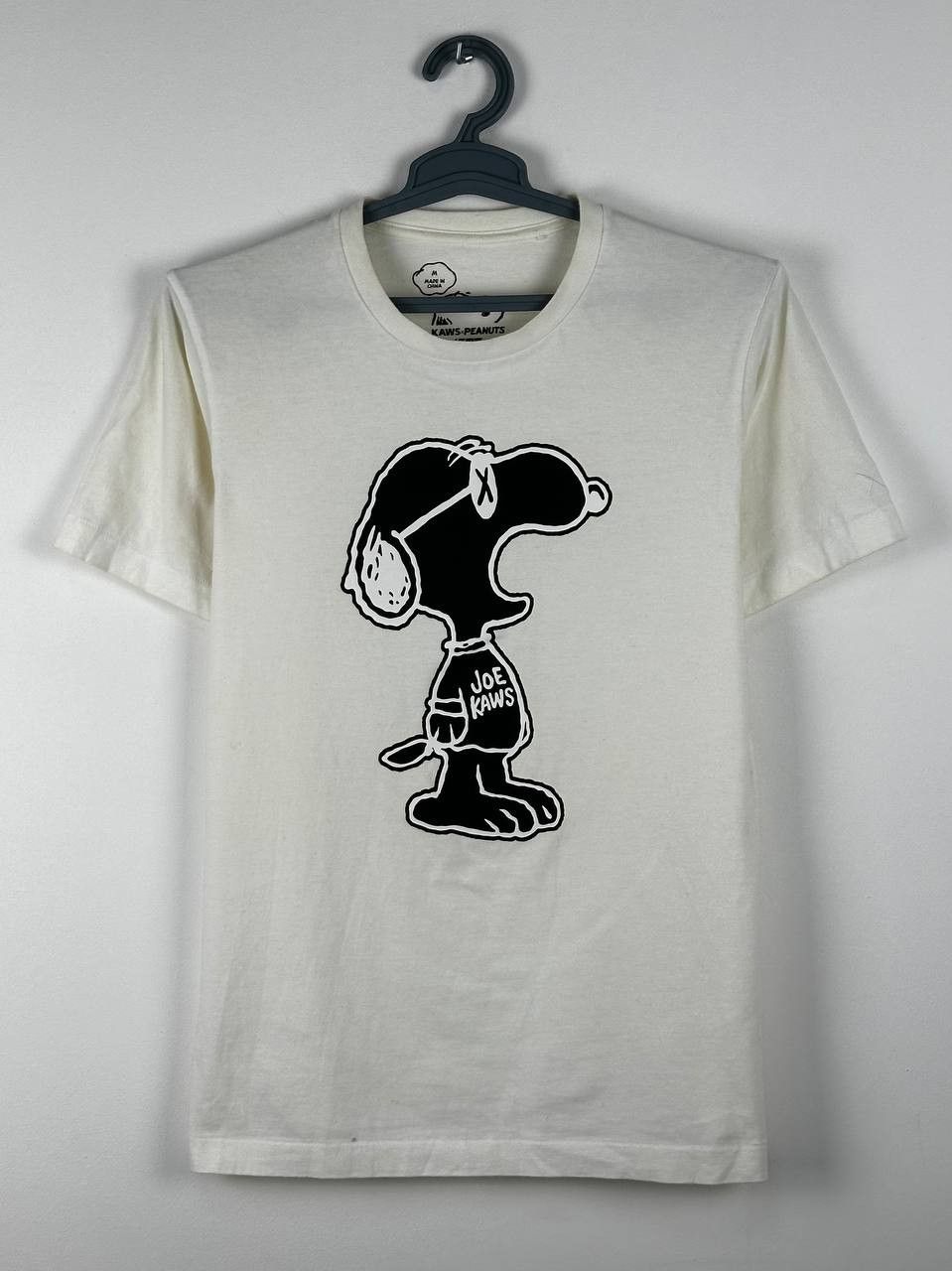 Uniqlo Uniqlo x KAWS Peanuts Snoopy Rare White T Shirt M Size US M / EU 48-50 / 2 - 1 Thumbnail
