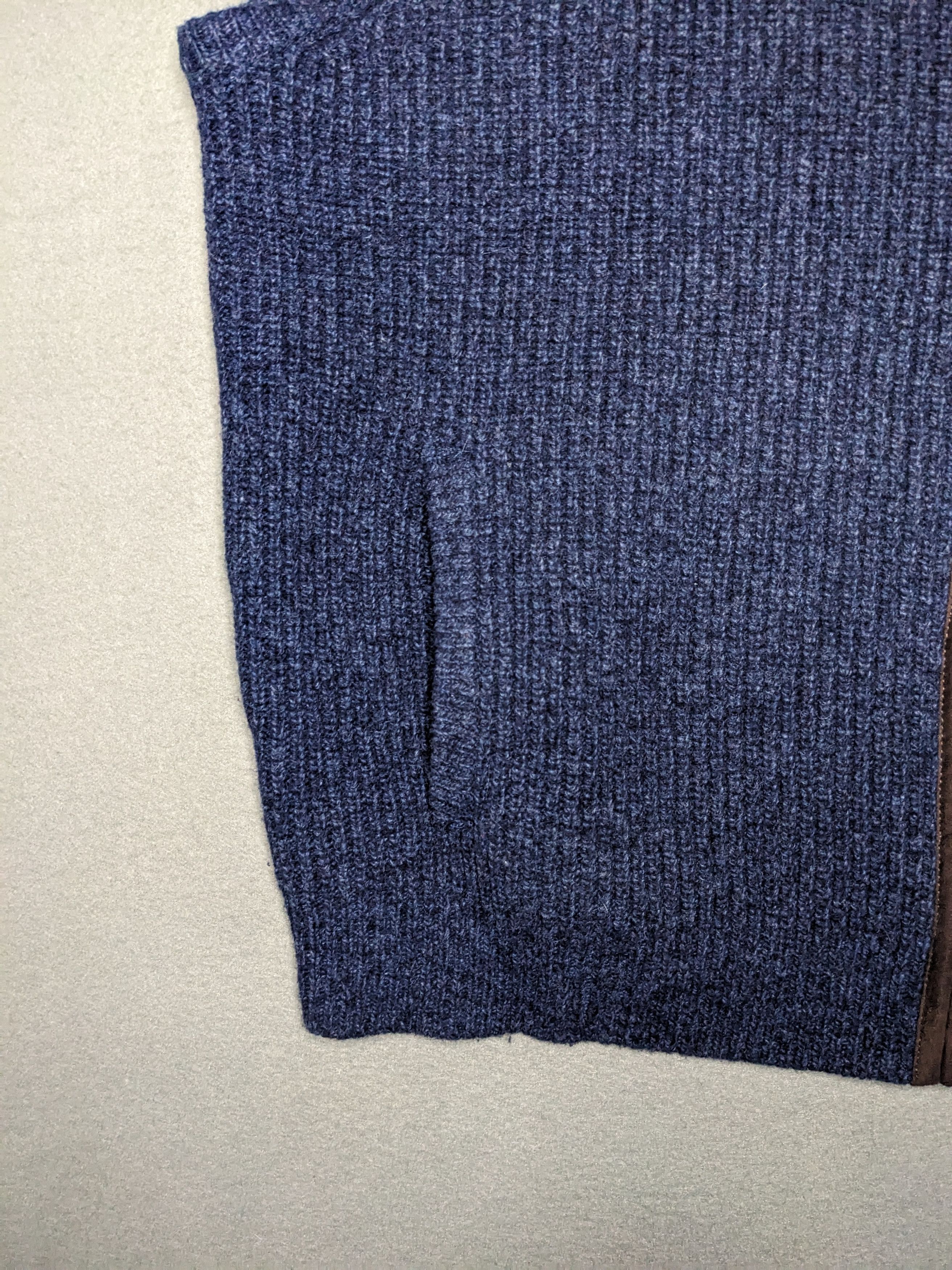 L.L. Bean LL Bean Waterfowl Vest Large Navy Blue Merino Lambswool Size US L / EU 52-54 / 3 - 3 Thumbnail