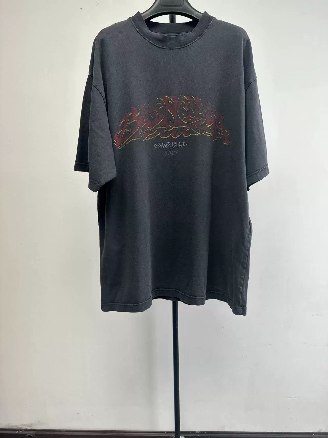 Balenciaga Balenciaga Solid Print Crew Neck T-Shirt Size US M / EU 48-50 / 2 - 1 Thumbnail