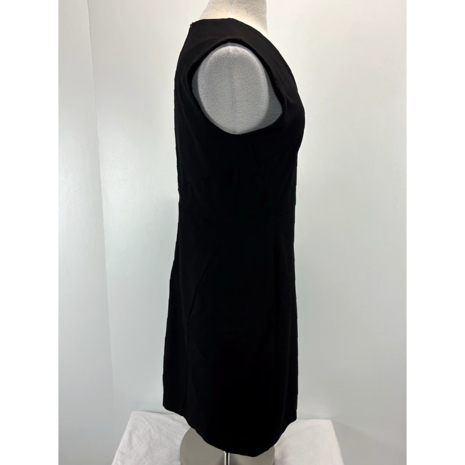 M.M.LaFleur MM Lafleur Black Sheath Dress Women’s 12 Sleeveless Classic Stretch Career Midi V-Neck Zip Dress Size XL / US 12-14 / IT 48-50 - 4 Thumbnail