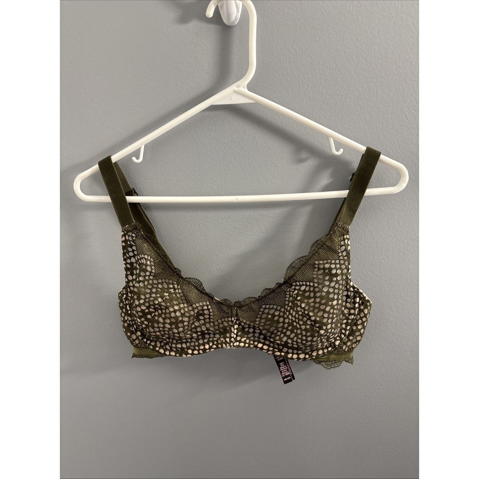 Victoria's Secret Victoria Secrets Green Lace Bra 34C Size ONE SIZE - 1 Thumbnail