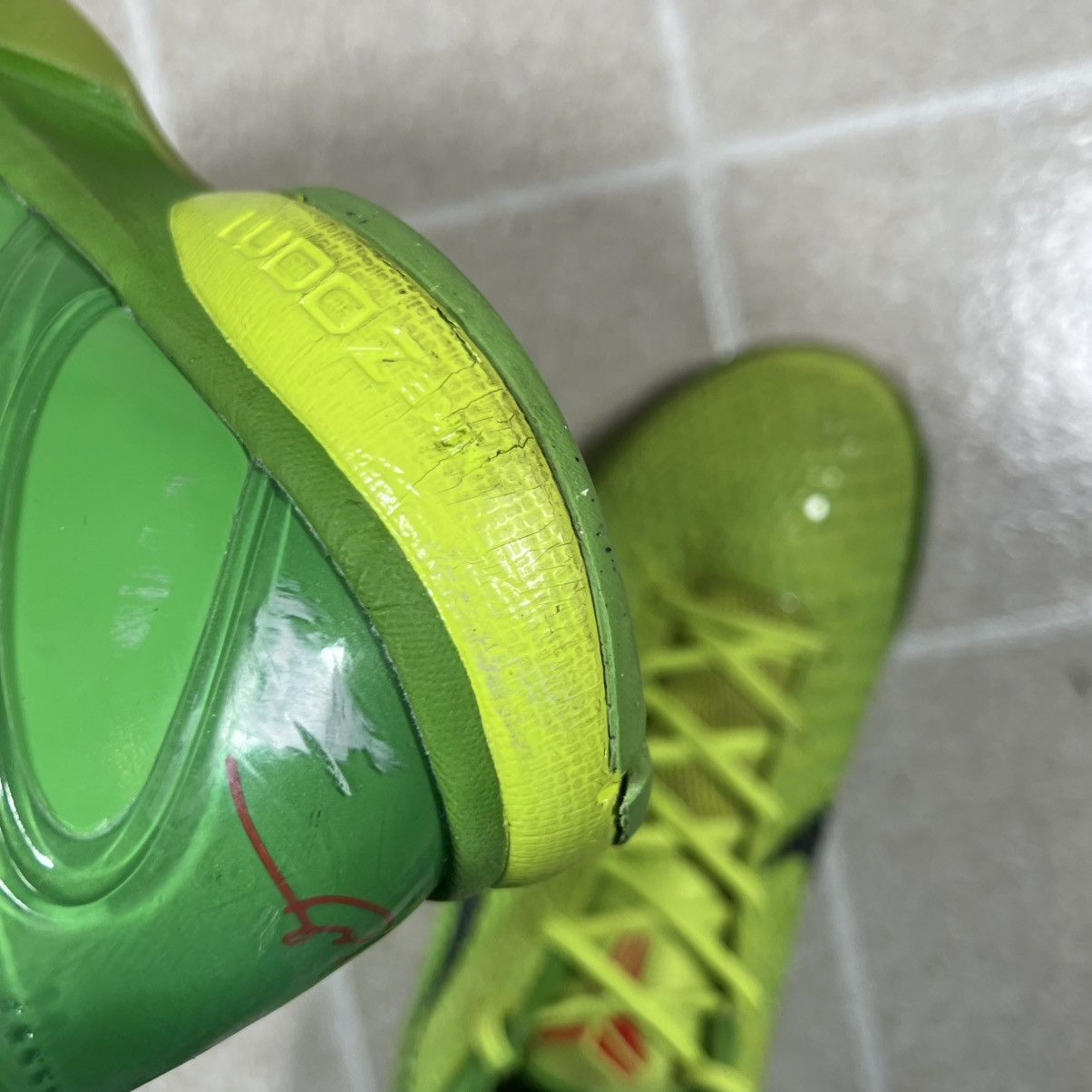 Nike Size 7 - Nike Zoom Kobe 6 Protro Low Grinch Size US 7 / EU 40 - 9 Thumbnail