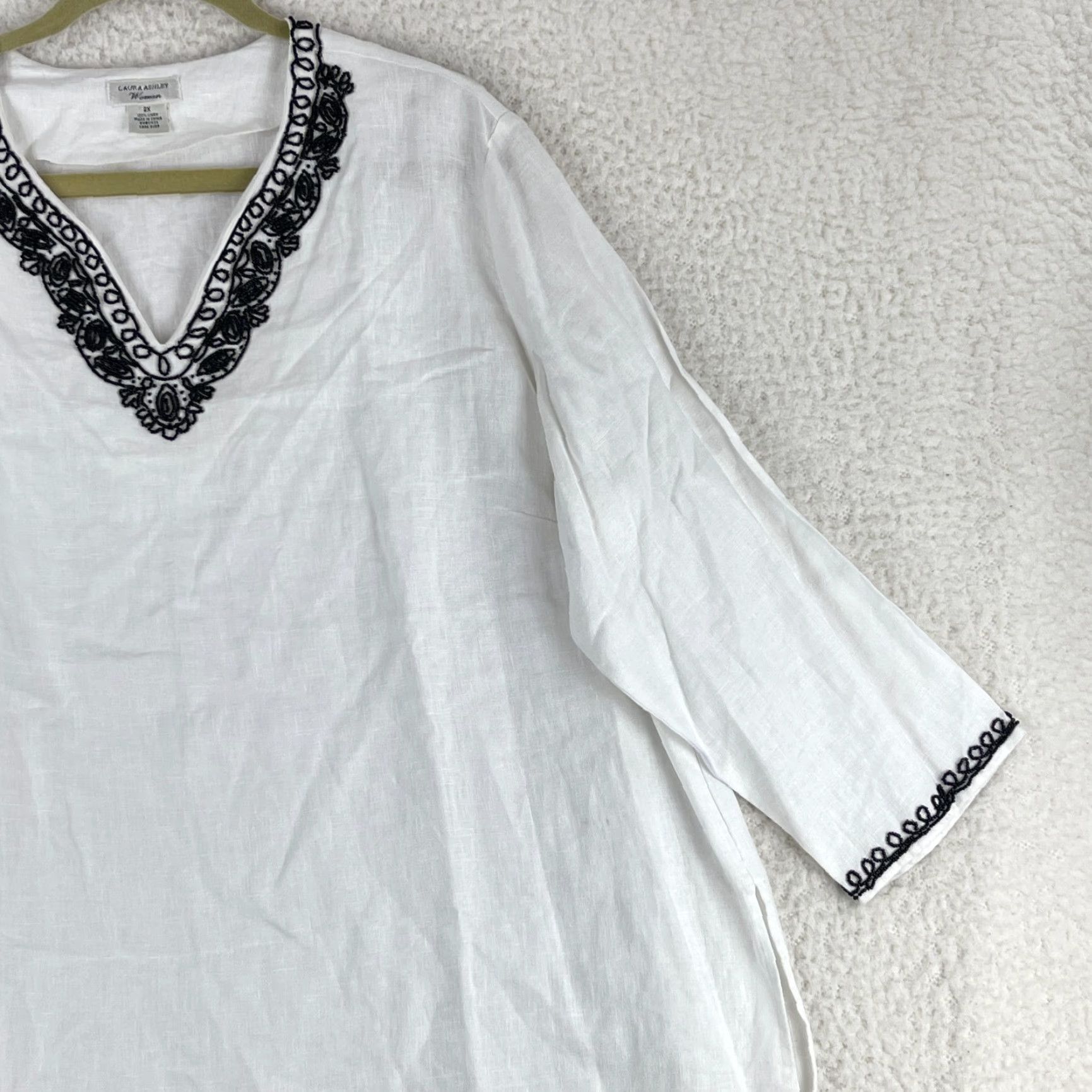 Laura Ashley Laura Ashley Womens 2X White Embroidered Linen V-Neck Shirt Size XXL / US 16-18 / IT 52-54 - 3 Thumbnail