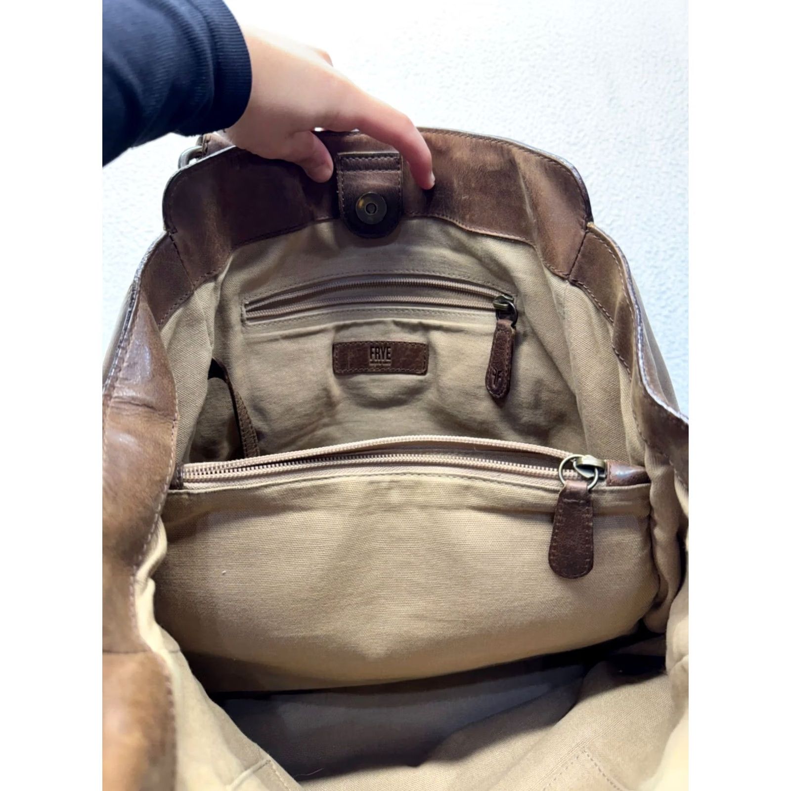 Frye Frye Brown Leather Tote Bag Double Handles Interior Pockets #9713 Tote Womens Large Brown Leather exterior Size ONE SIZE - 4 Thumbnail