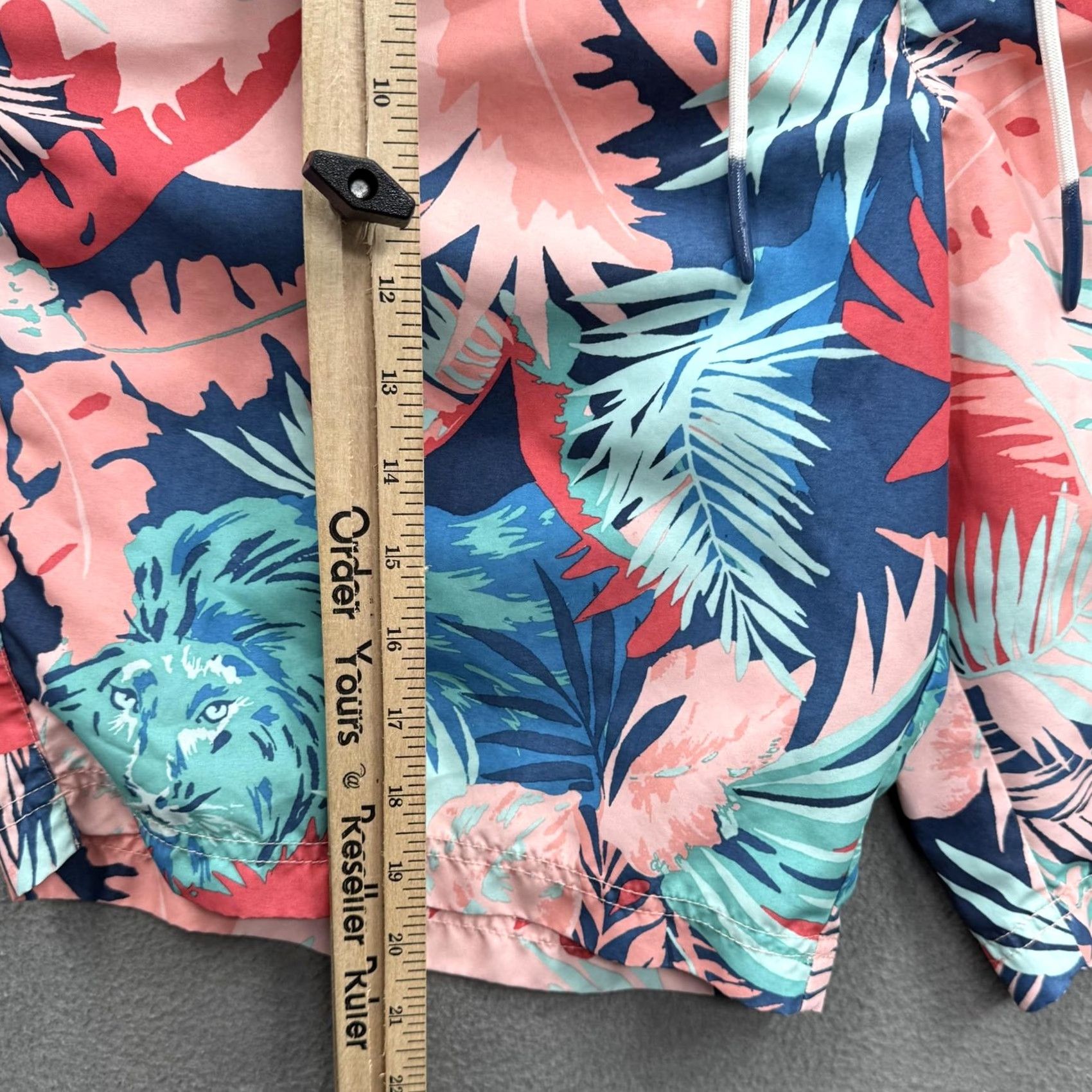 American Eagle Outfitters American Eagle Outfitters Swim Trunks Mens Large Multicolor Tropical Lion Print Beach Trunks Sharks? Size US 33 - 6 Thumbnail
