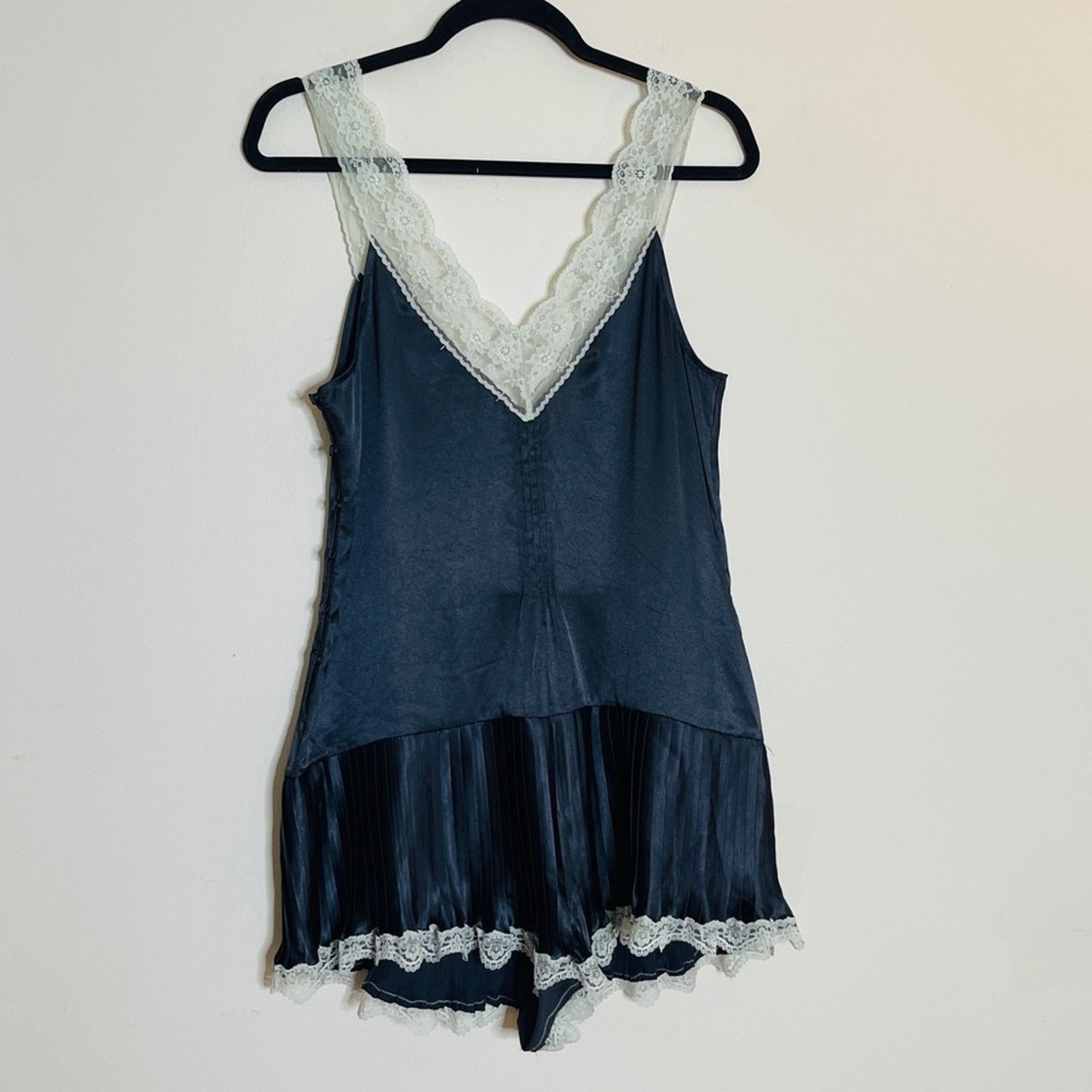 Victoria's Secret Victoria Secret Satin Pleated Baby Doll Romper Size L / US 10 / IT 46 - 6 Thumbnail