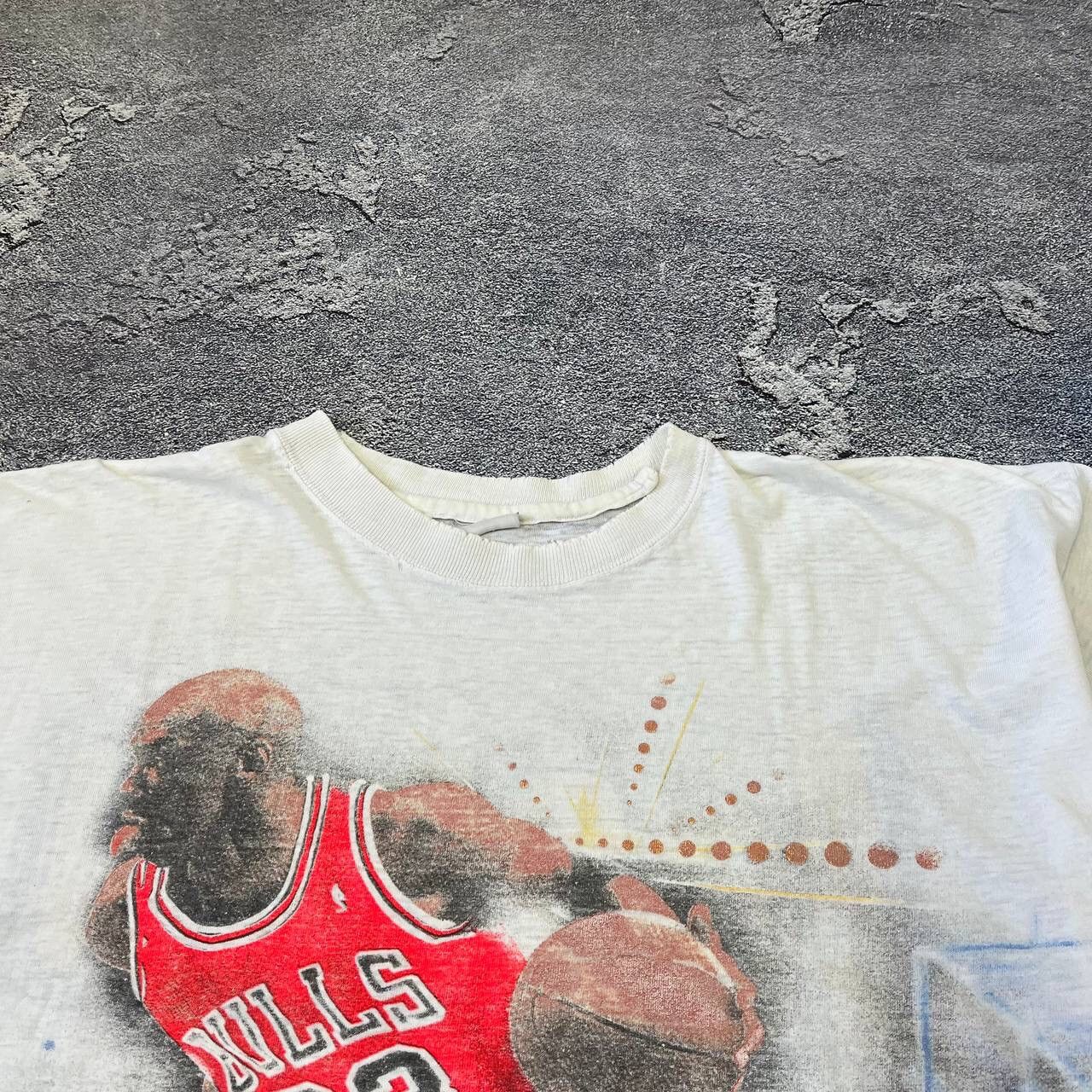 Vintage Vintage Michael Jordan #23 Chicago Bulls Overprint T shirt Size US XL / EU 56 / 4 - 25 Thumbnail