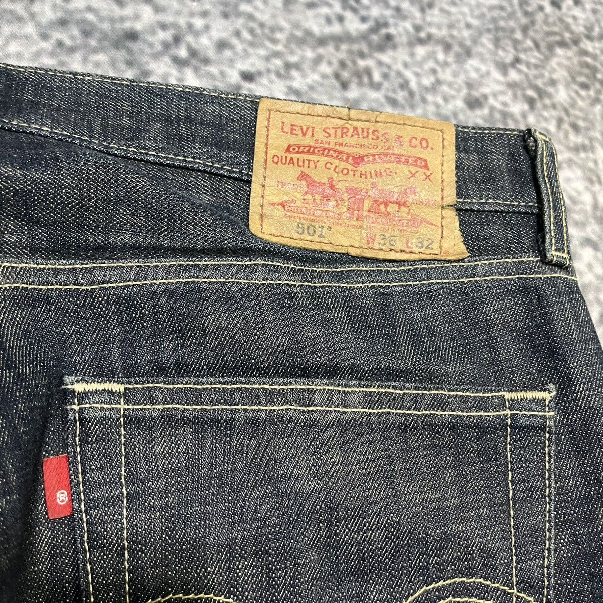 Vintage Vintage 2000s Levi's 501 Button Fly Navy Blue Jeans 36x32 Size US 36 / EU 52 - 4 Thumbnail
