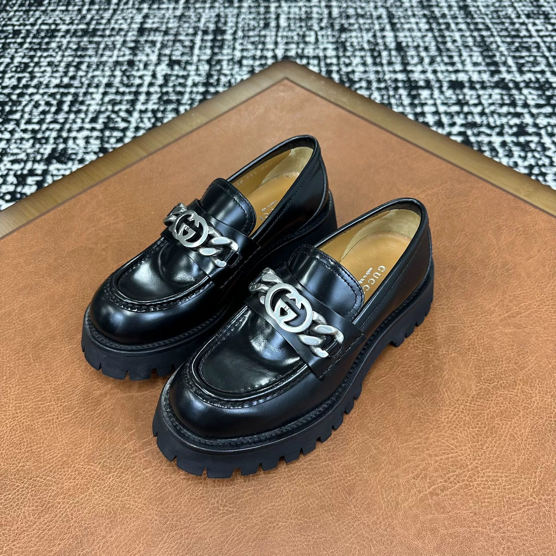 Gucci Gucci Lowtop Sneakers it_35-5 Women Size US 5.5 / IT 35.5 - 1 Thumbnail