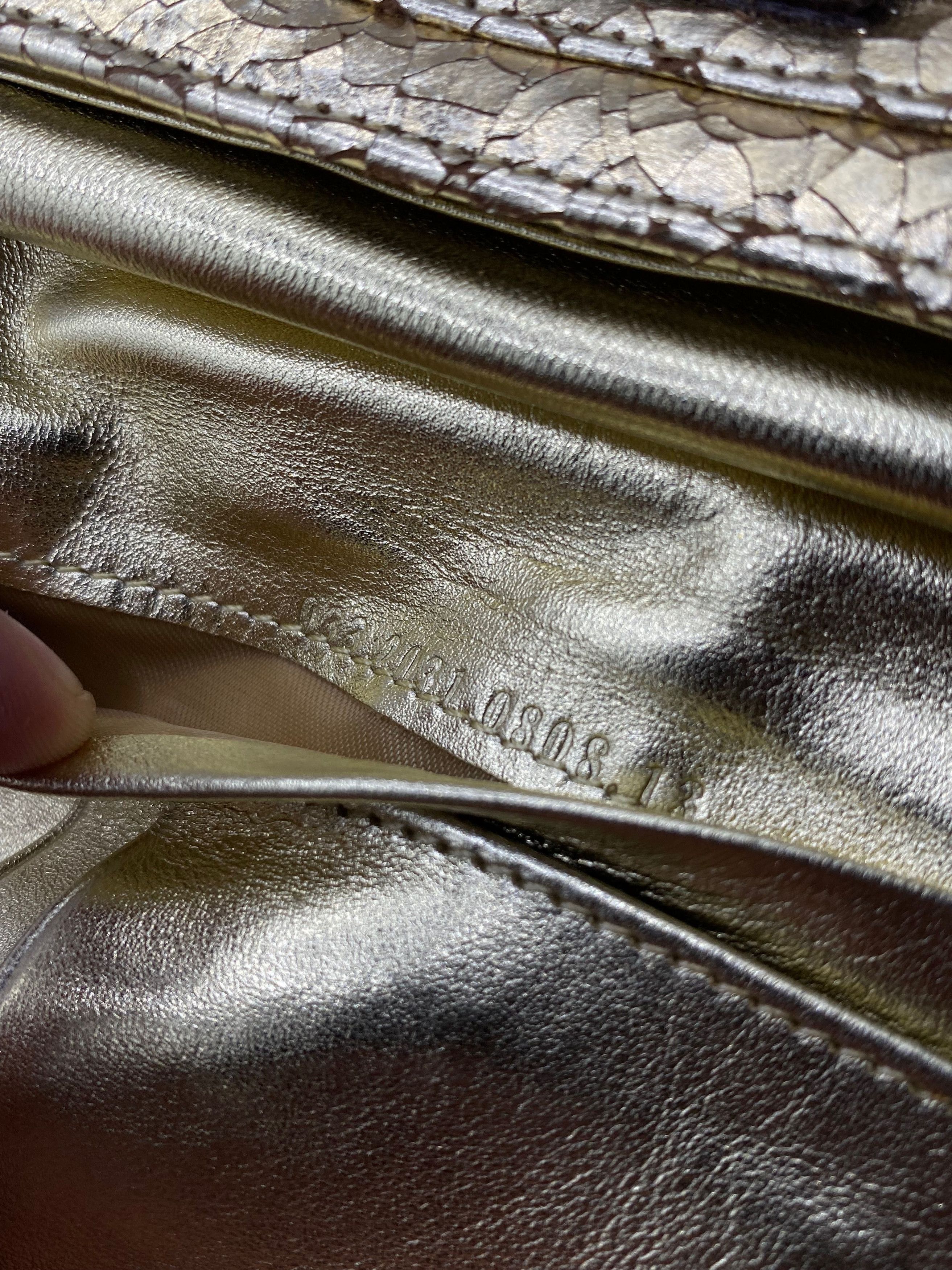 Gucci Gucci Cracked Leather Gold Wallet Size ONE SIZE - 6 Thumbnail