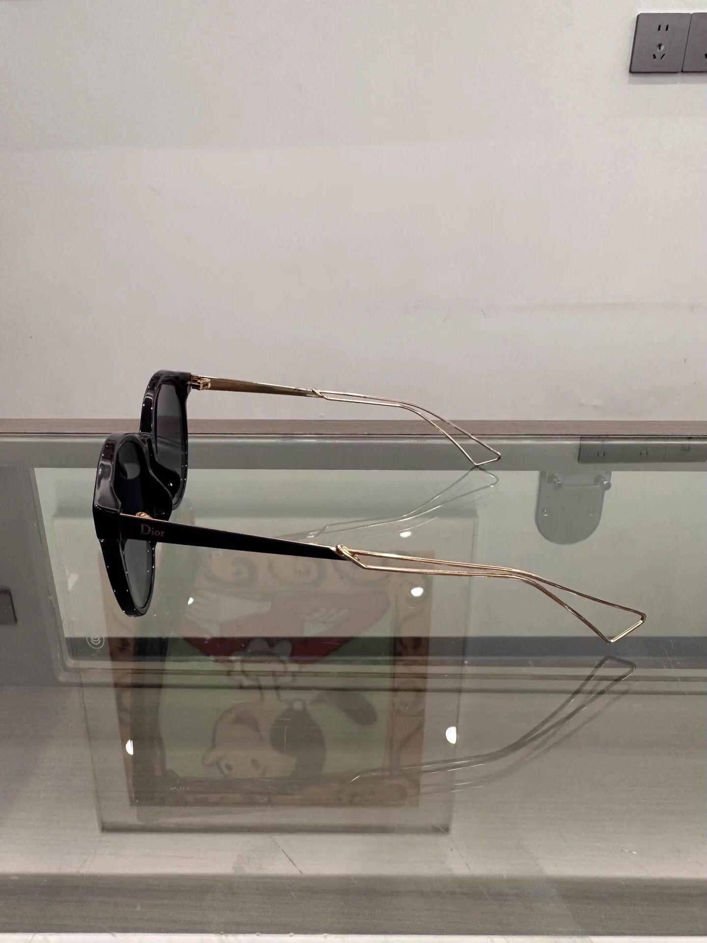 Dior Dior black side gold logo shades Size ONE SIZE - 4 Thumbnail