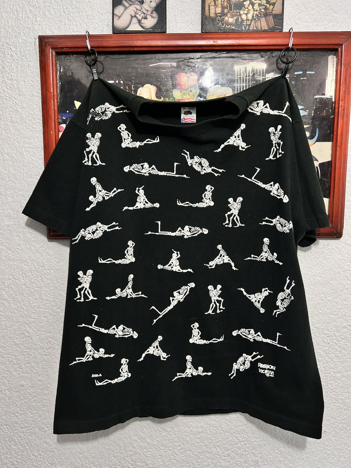 Fashion Victim FASHION VICTIM KAMASUTRA SKULLS VINTAGE SHIRT 1989 Size US XL / EU 56 / 4 - 1 Thumbnail
