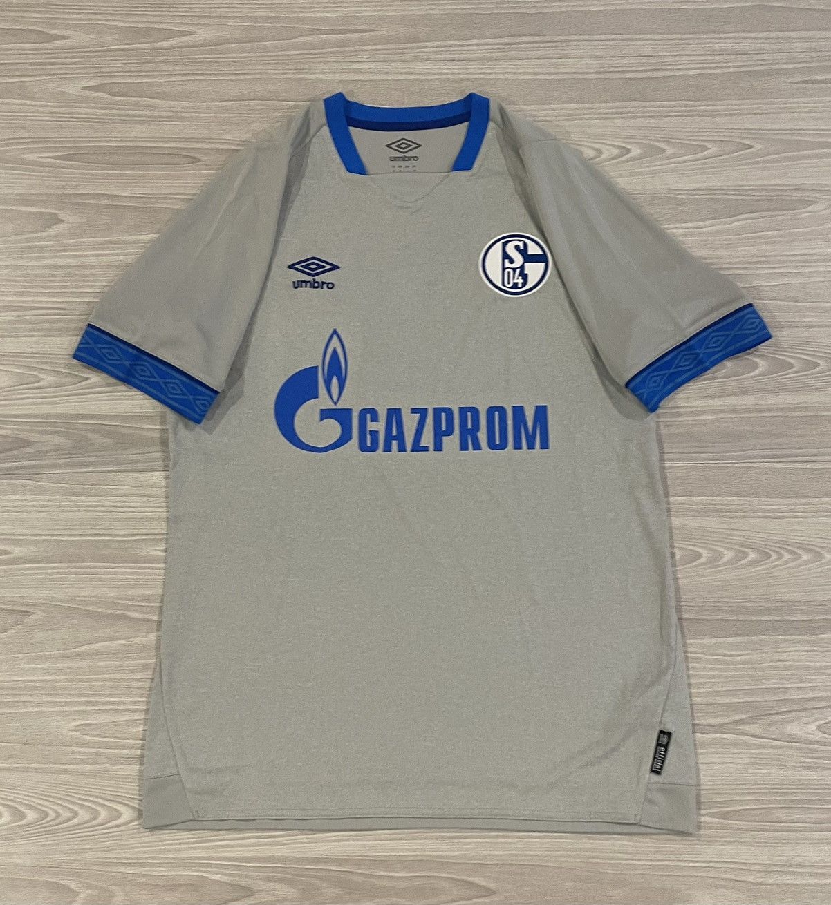 Umbro Umbro 2018/19 FC Schalke 04 Soccer Jersey Men’s Size Medium Size US M / EU 48-50 / 2 - 1 Thumbnail