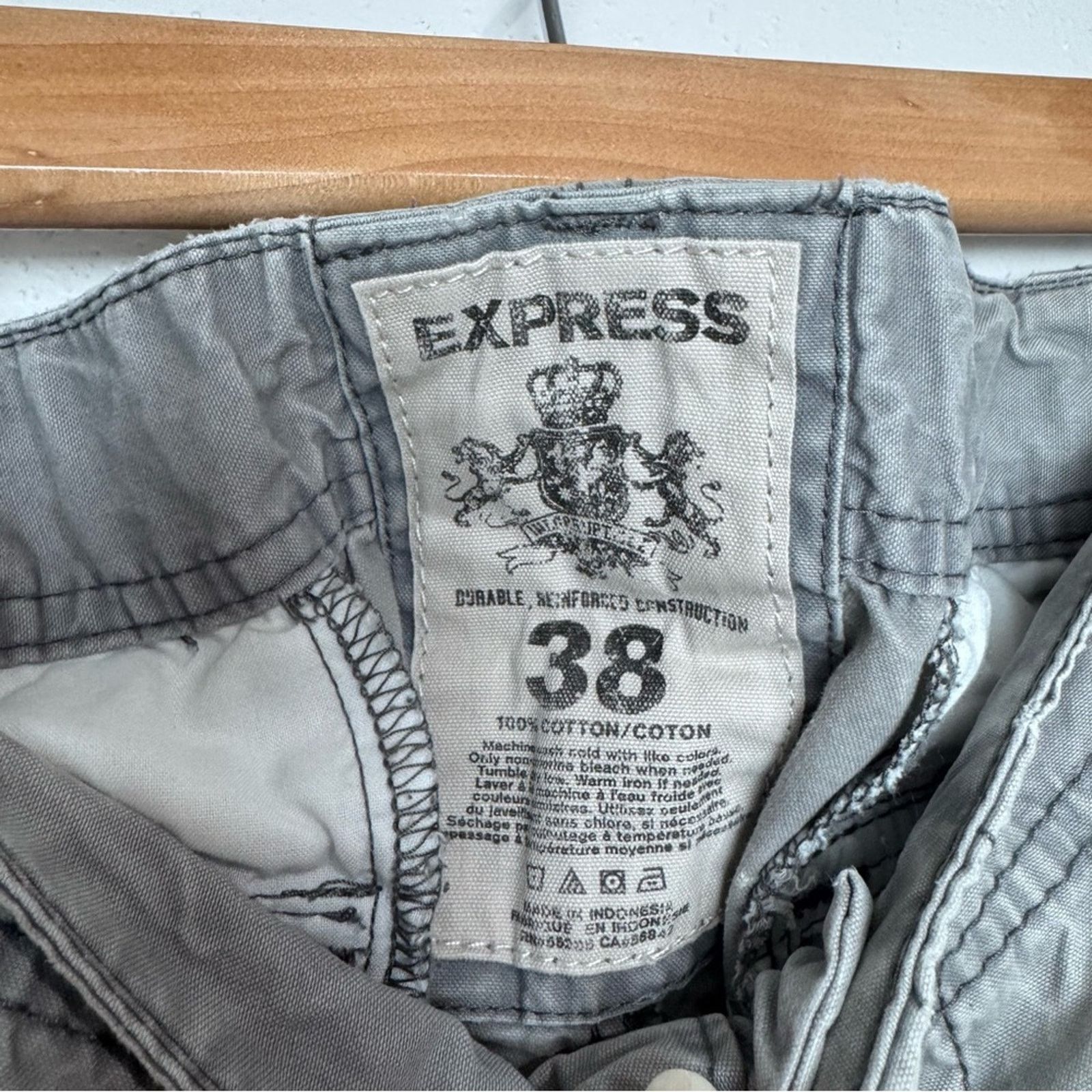 Express Express 10” Grey Contrast Stitch Cargo Shorts Men’s Size 38 Size US 38 / EU 54 - 11 Thumbnail
