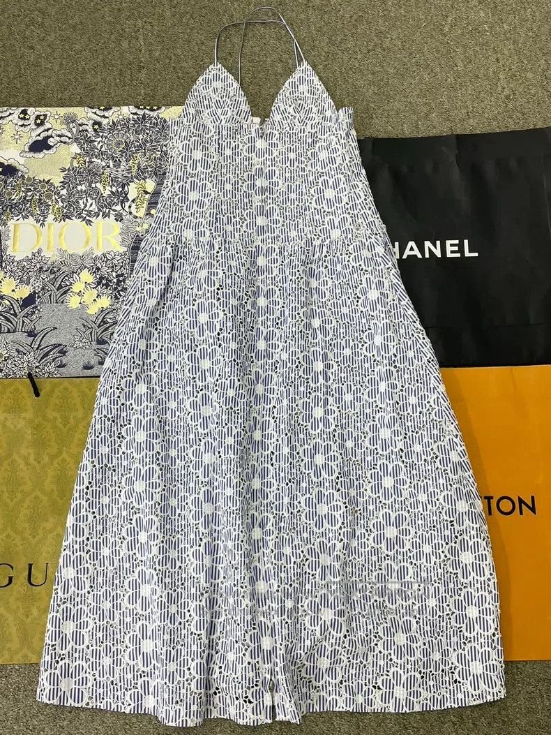 Other Chanel 25C Early Spring Holiday Embroidered Flower Strap D Size XS / US 0-2 / IT 36-38 - 1 Thumbnail