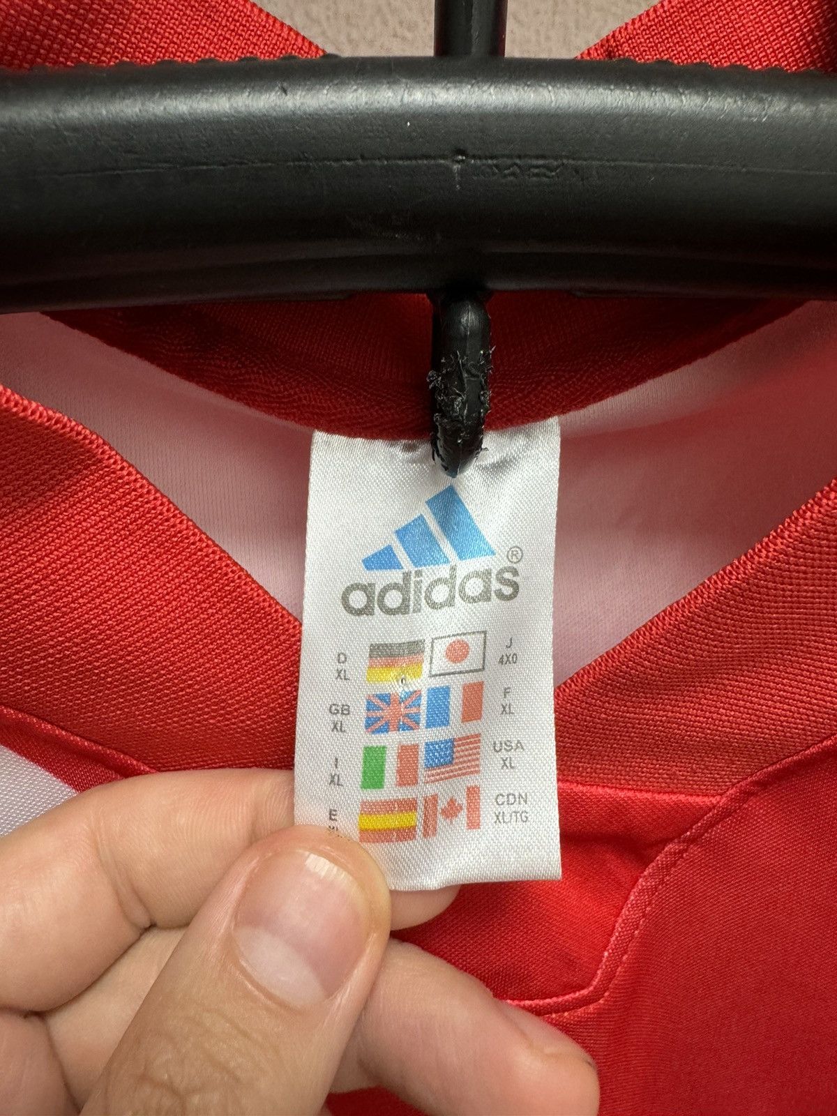Adidas Liverpool adidas vintage soccer jersey Xl sz Candy equipment Size US L / EU 52-54 / 3 - 5 Thumbnail