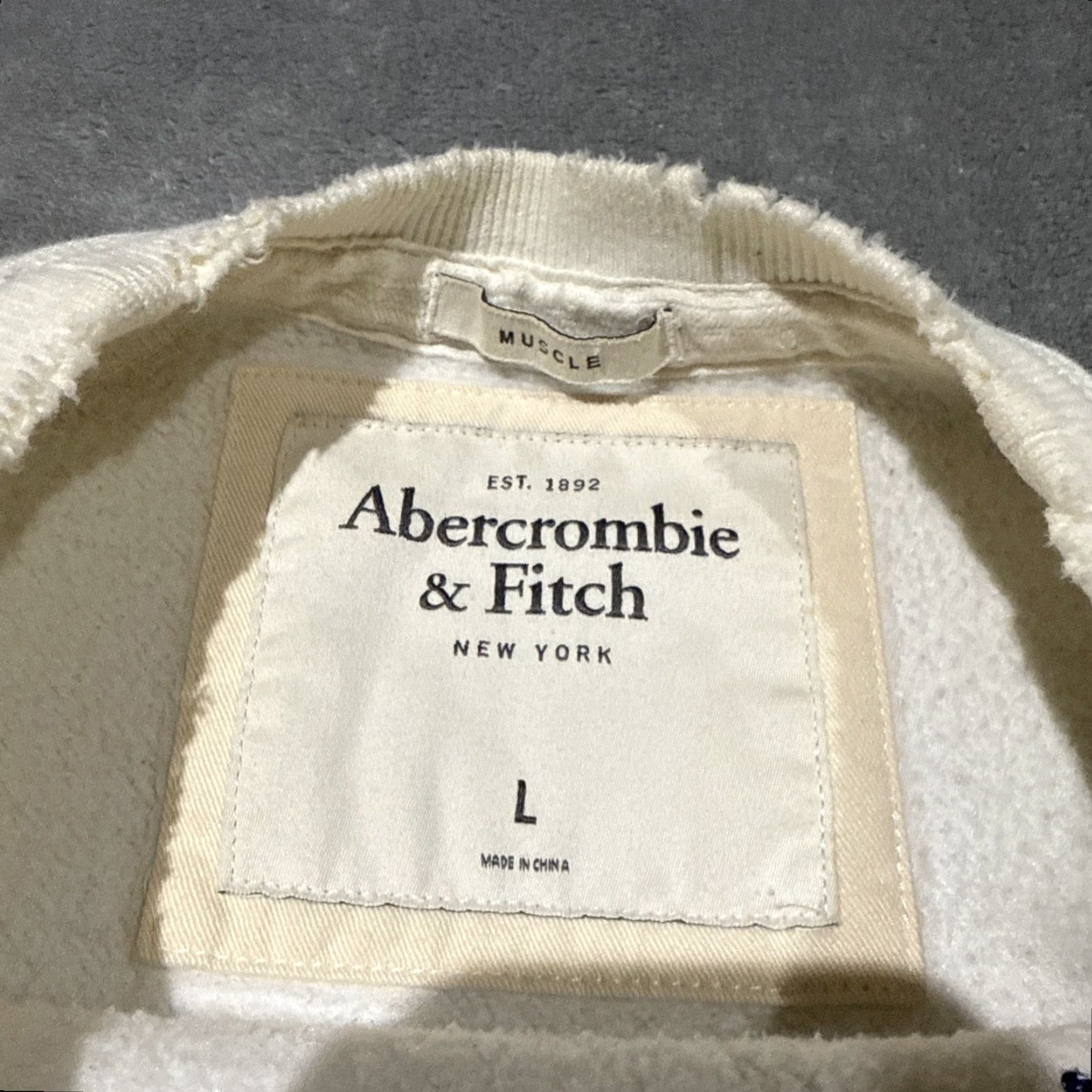 Abercrombie & Fitch Abercrombie & Fitch Shirt Mens Large White Muscle Sweatshirt Spellout Track Crew Size US L / EU 52-54 / 3 - 4 Thumbnail