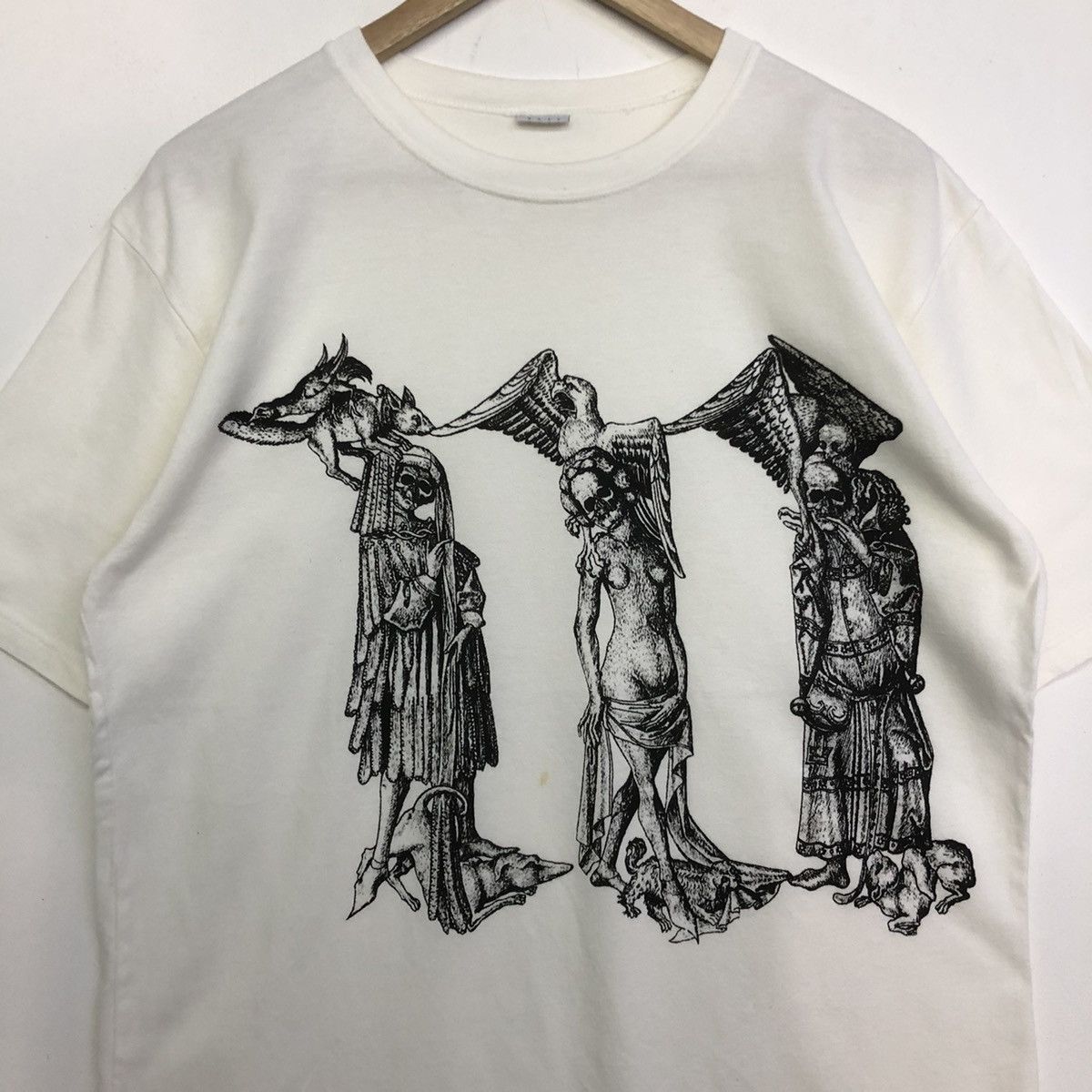 Japanese Brand MAZE Gothic Skull Ilustration Art Graphic Tshirt Size US L / EU 52-54 / 3 - 2 Thumbnail