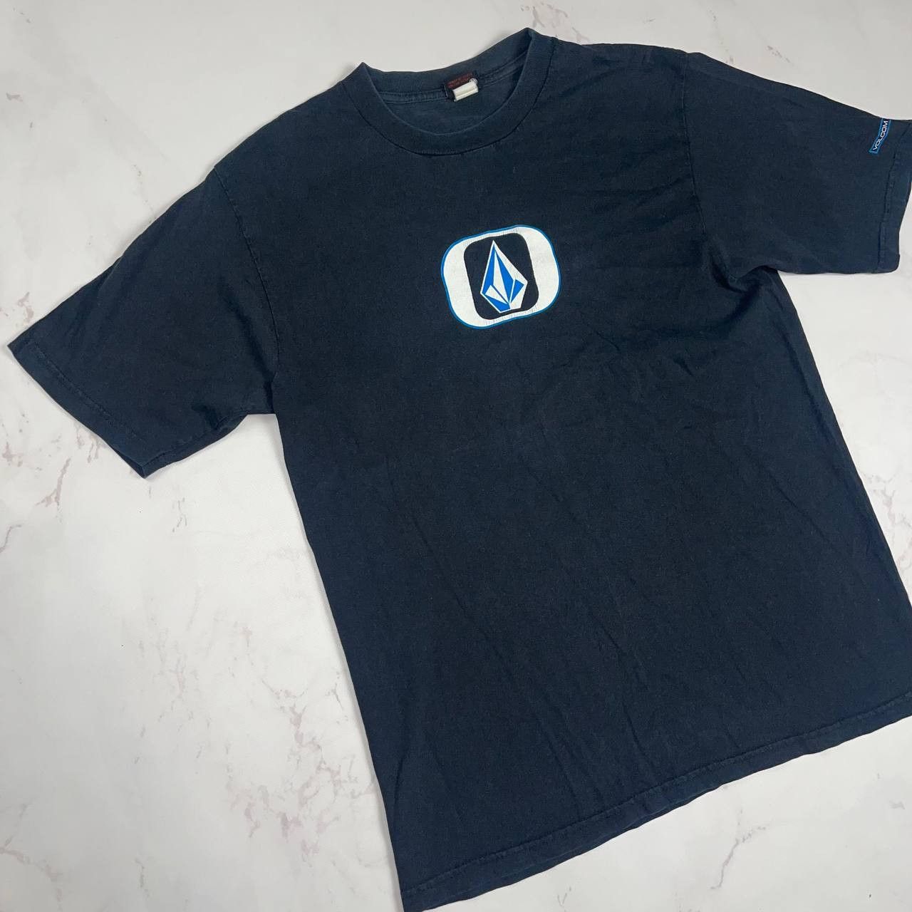Vintage vintage volcom t-shirt size L black 90s crazy vintgae Size US L / EU 52-54 / 3 - 2 Thumbnail