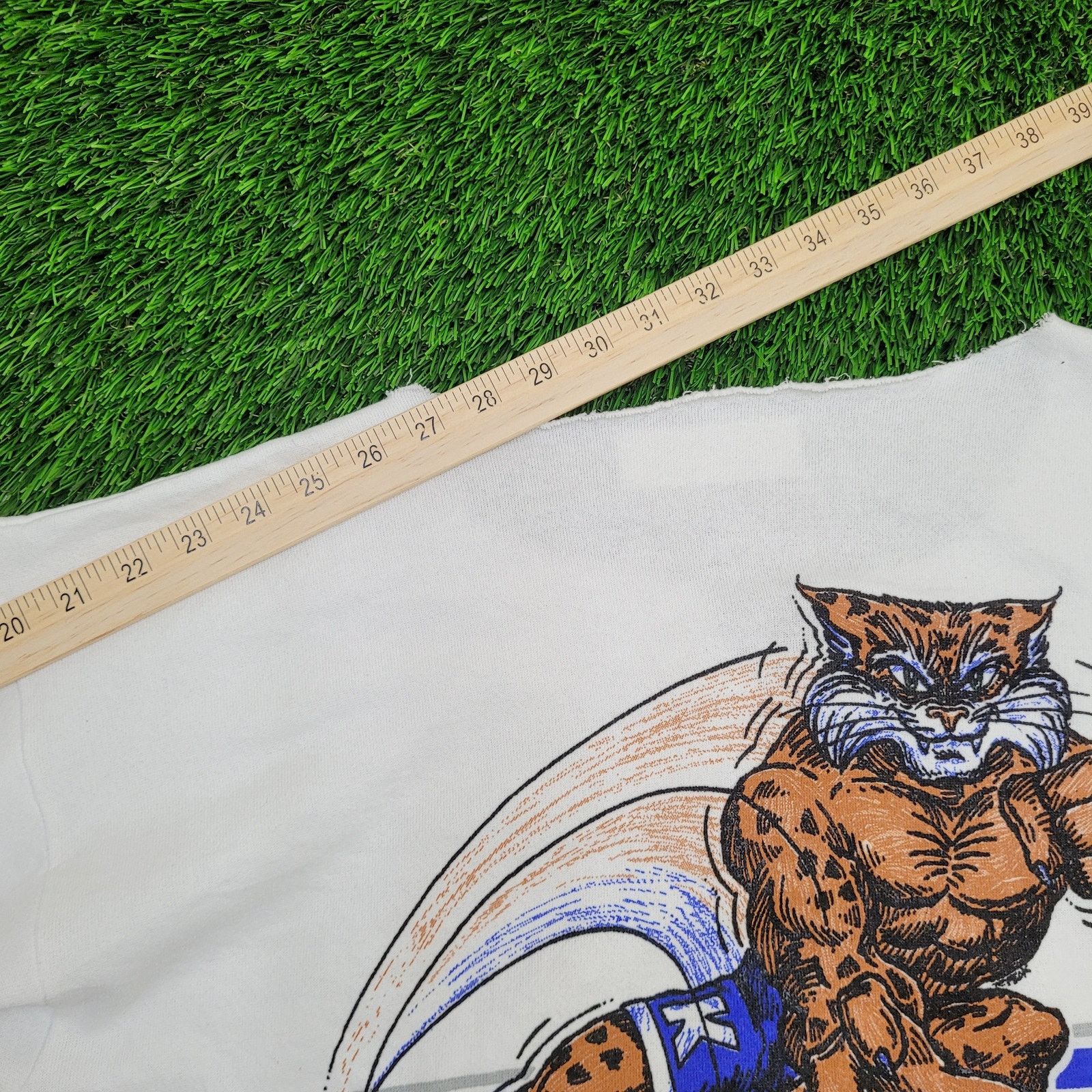 Vintage Vintage Kentucky Wildcats Sweatshirt Womens XL 22x23 Boxy Size US XL / EU 56 / 4 - 3 Thumbnail