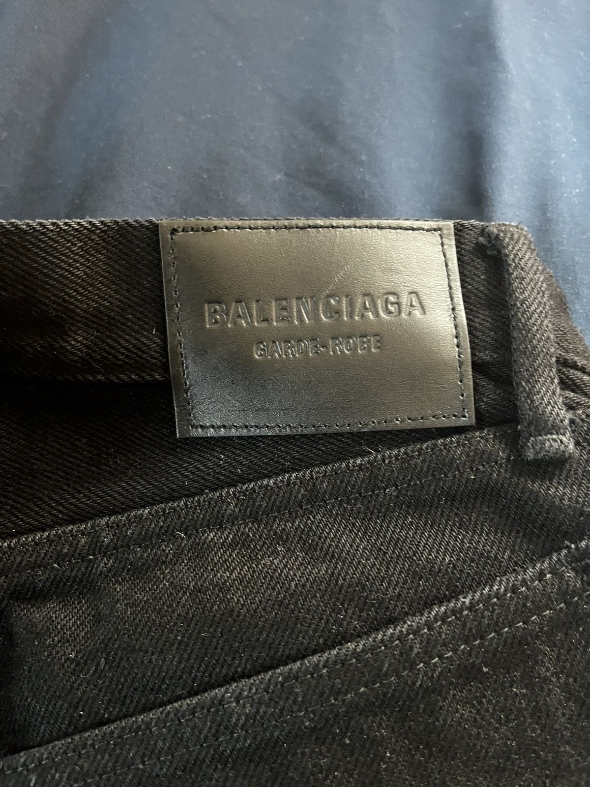 Balenciaga Selvedge Balenciaga Newer Worn Pitch Black Baggy Denim Size US 28 / EU 44 - 3 Thumbnail