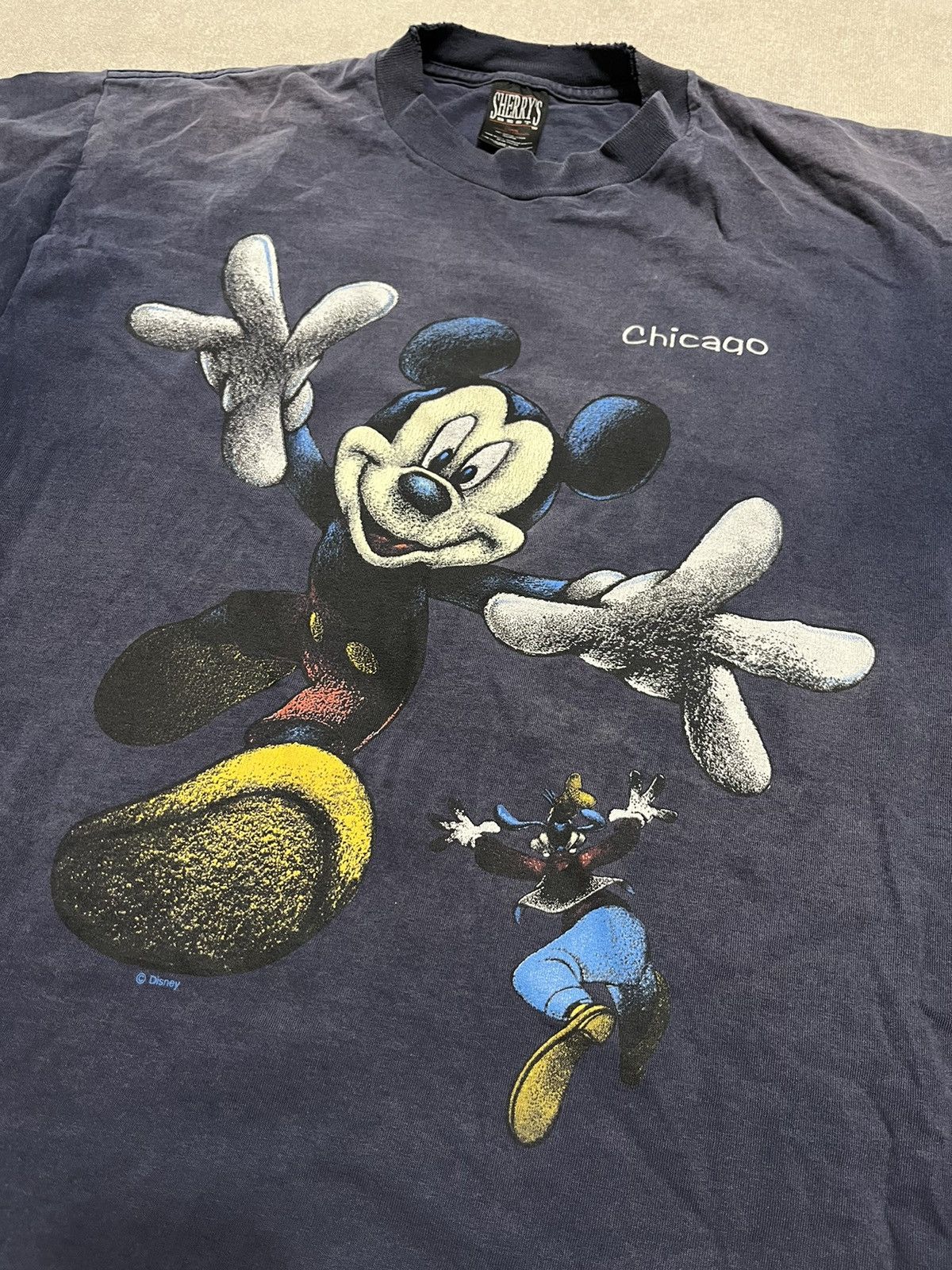 Mickey Mouse Vintage Disney Sherrys Mickey Mouse T Shirt Chicago 90s Mens Size US L / EU 52-54 / 3 - 7 Thumbnail